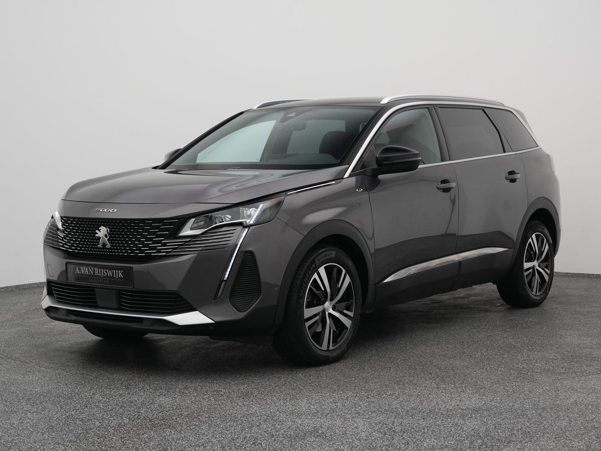 Peugeot 5008 met kenteken KHN-08-F – vooraanzicht