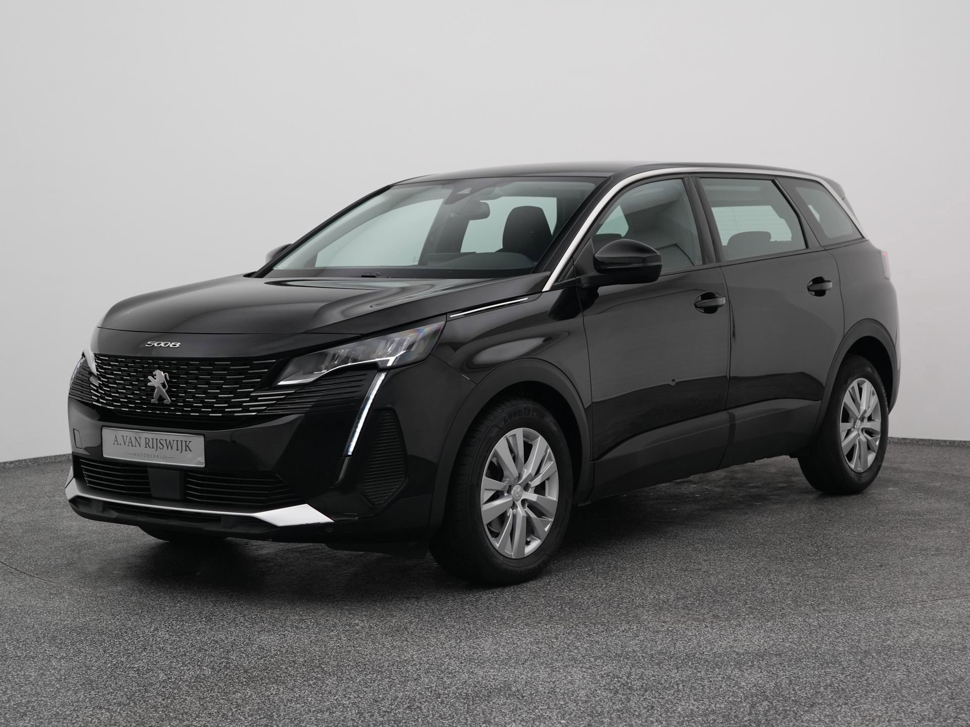 Peugeot 5008 met kenteken KHP-28-P – vooraanzicht