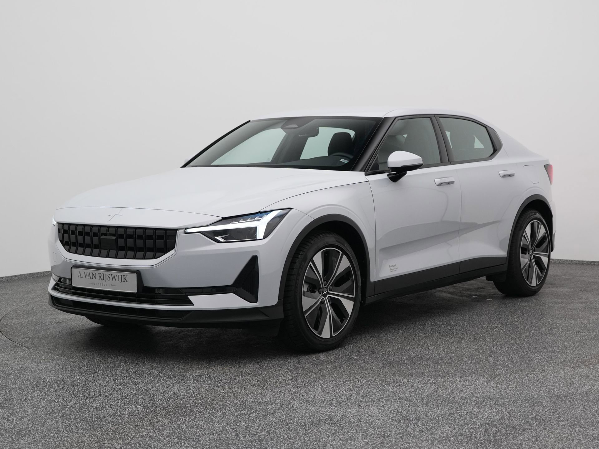 Polestar 2 met kenteken KHJ-14-T – vooraanzicht