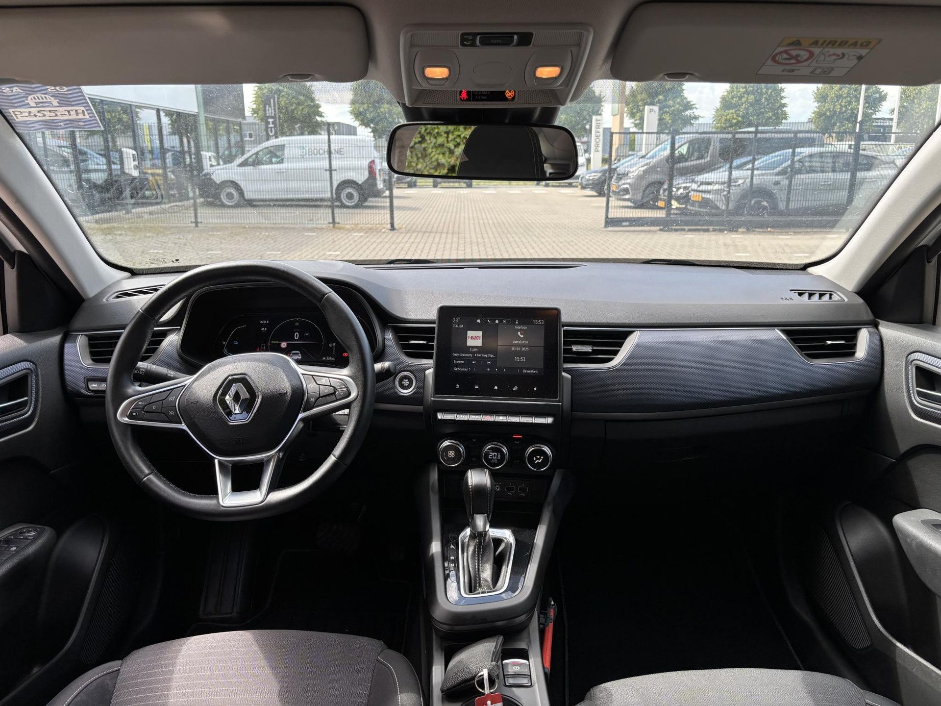 Renault Arkana met kenteken P-455-TH – interieur