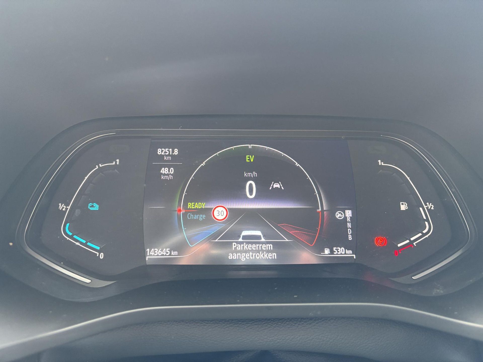 Renault Arkana met kenteken P-455-TH – dashboard