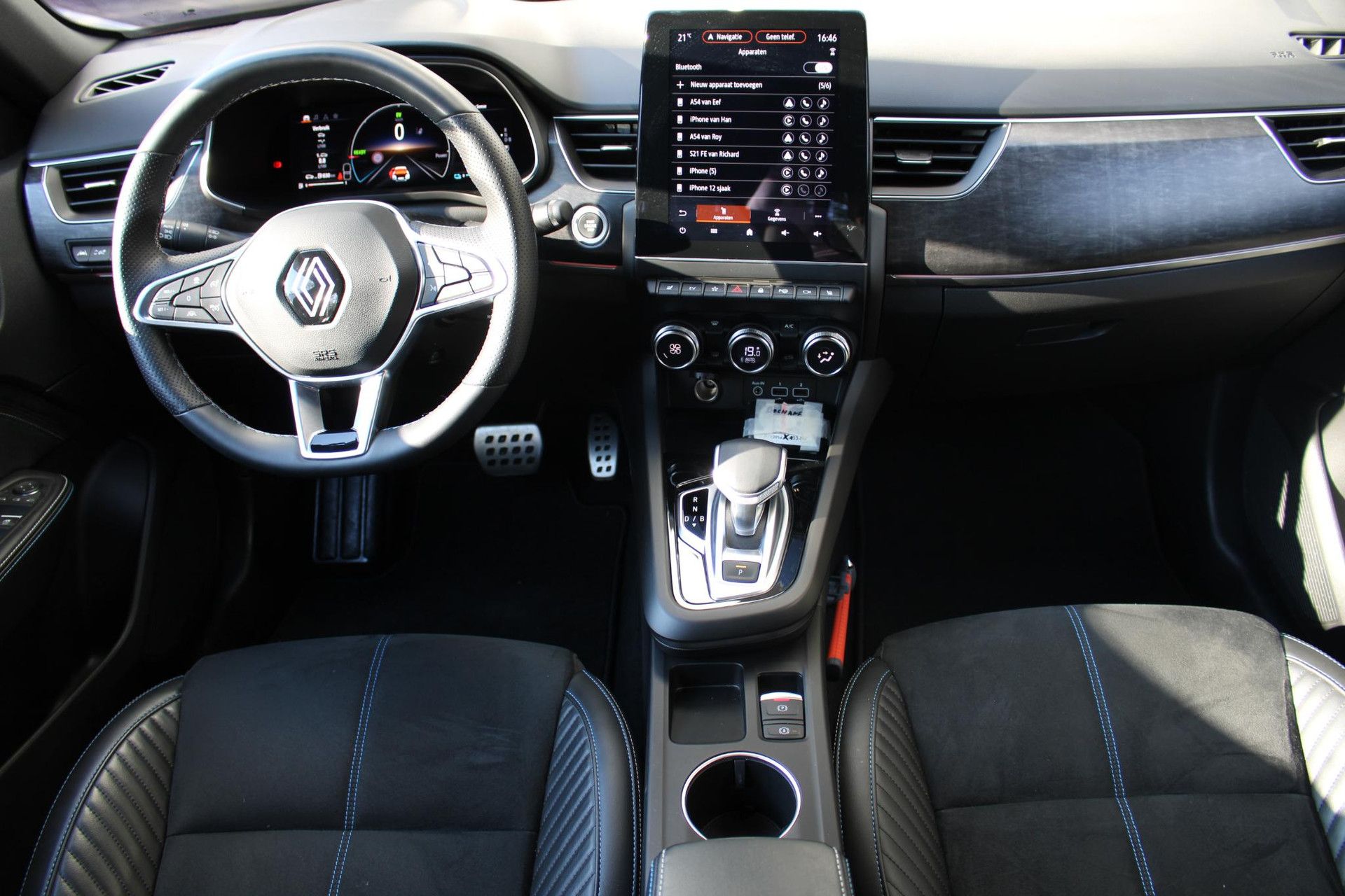 Renault Arkana met kenteken X-493-LR – interieur