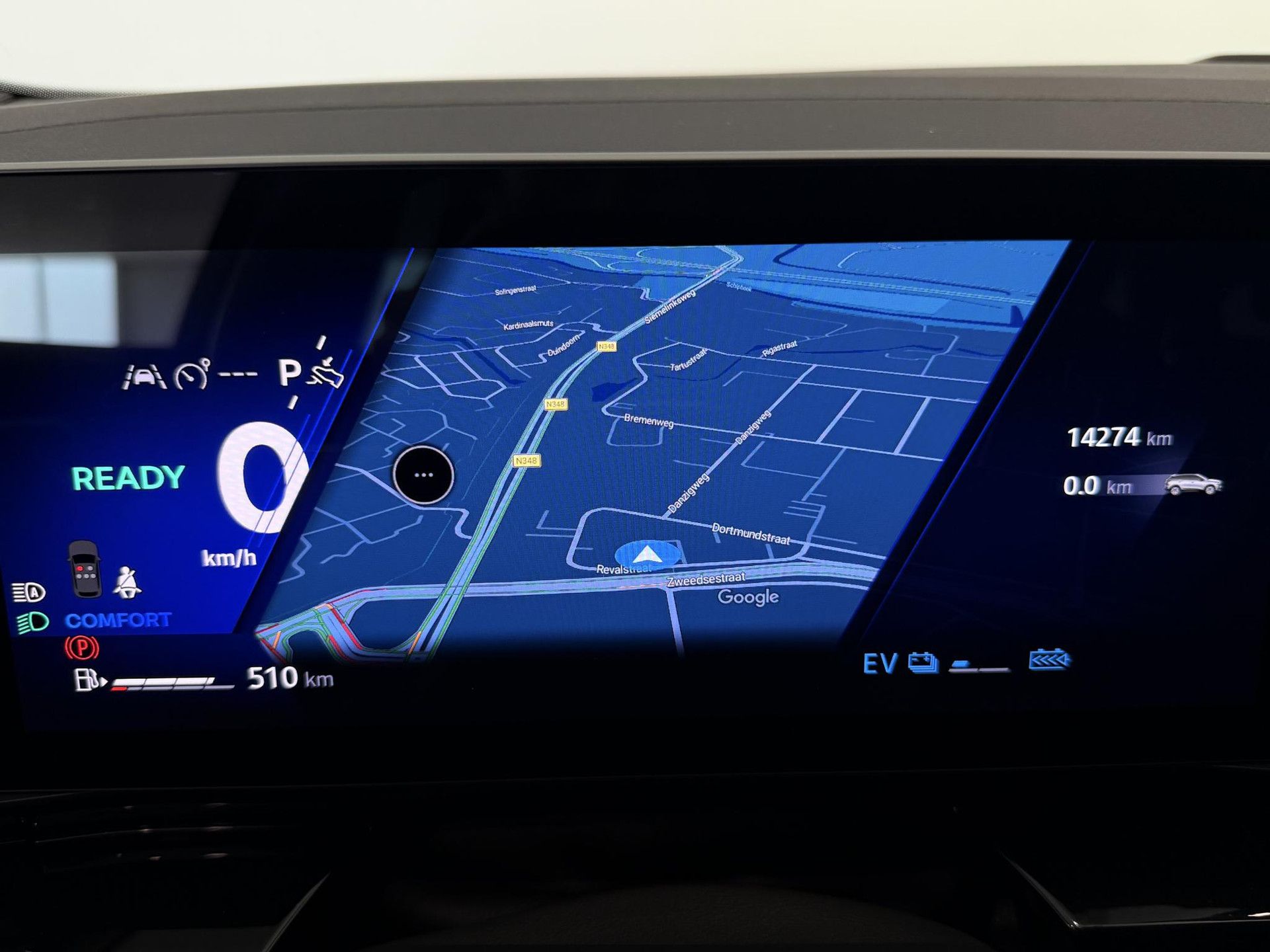 Renault Austral met kenteken KKP-95-X – dashboard