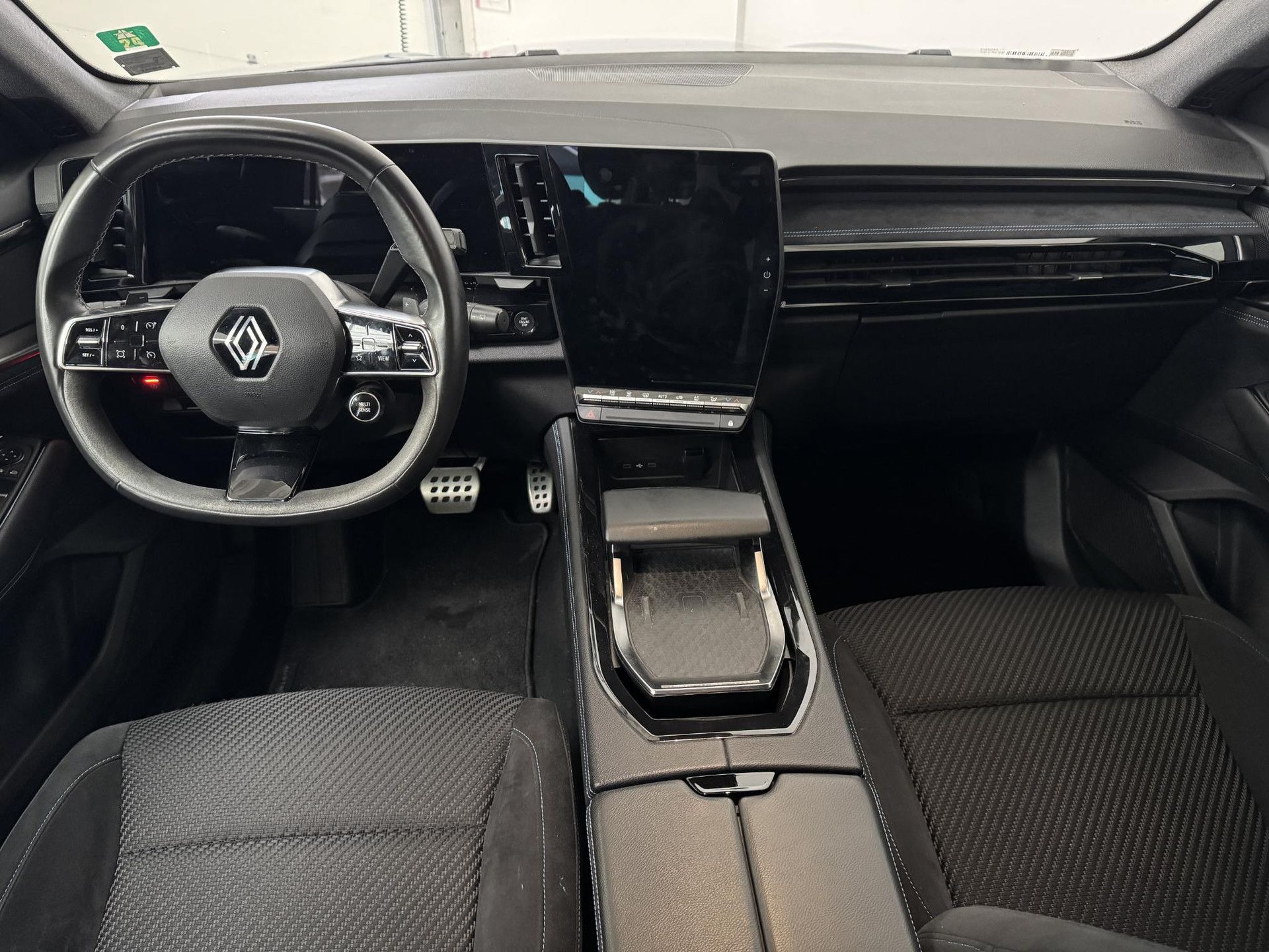 Renault Austral met kenteken T-105-DX – interieur