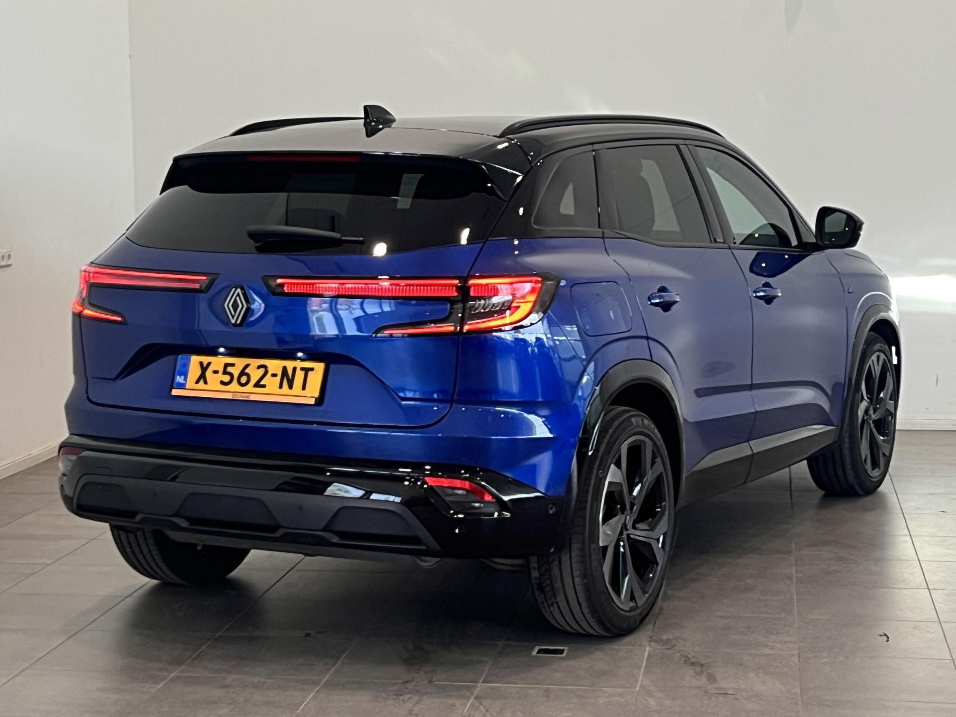Renault Austral met kenteken X-562-NT – achteraanzicht