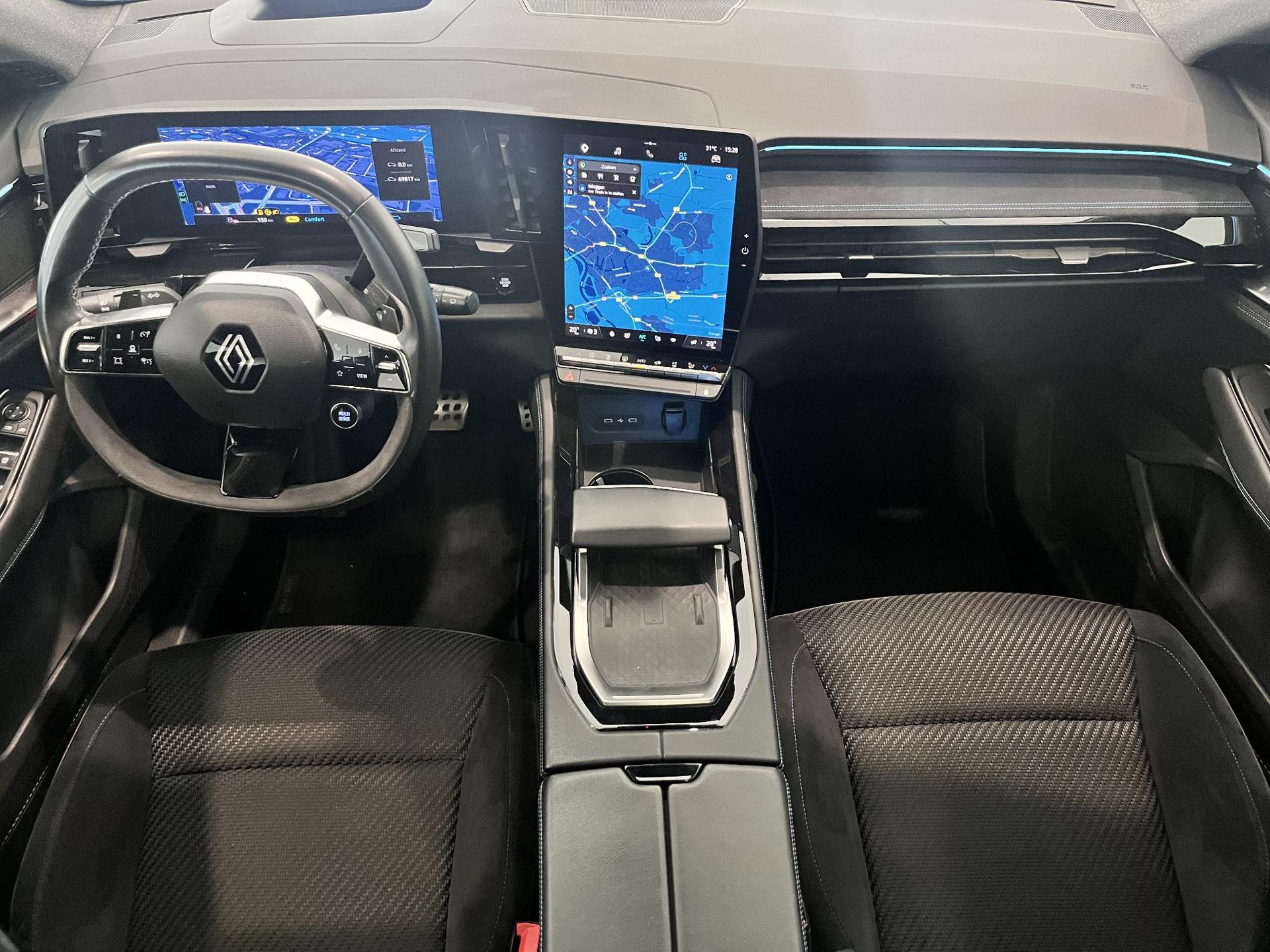 Renault Austral met kenteken X-562-NT – interieur