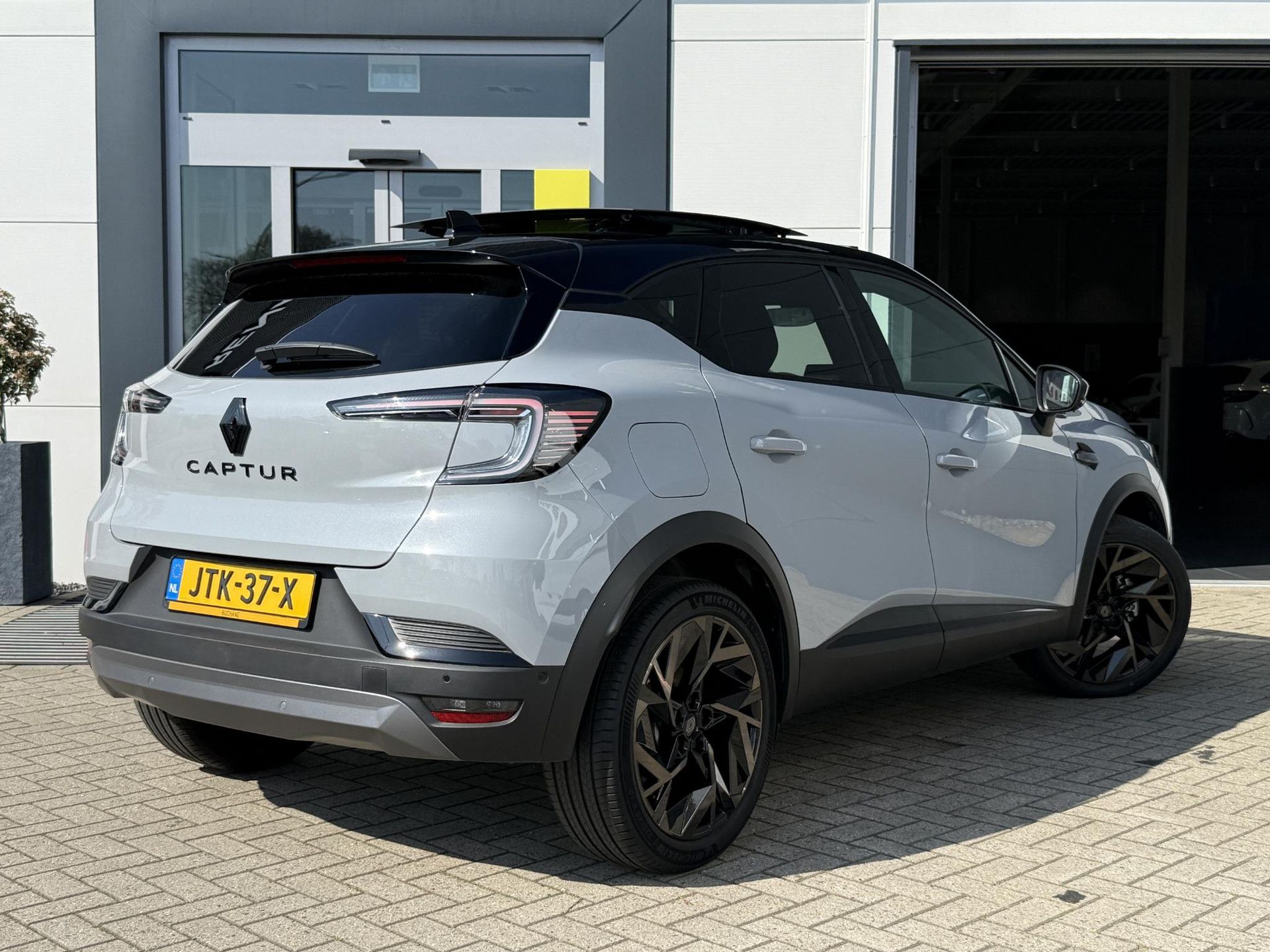 Renault Captur met kenteken JTK-37-X – achteraanzicht