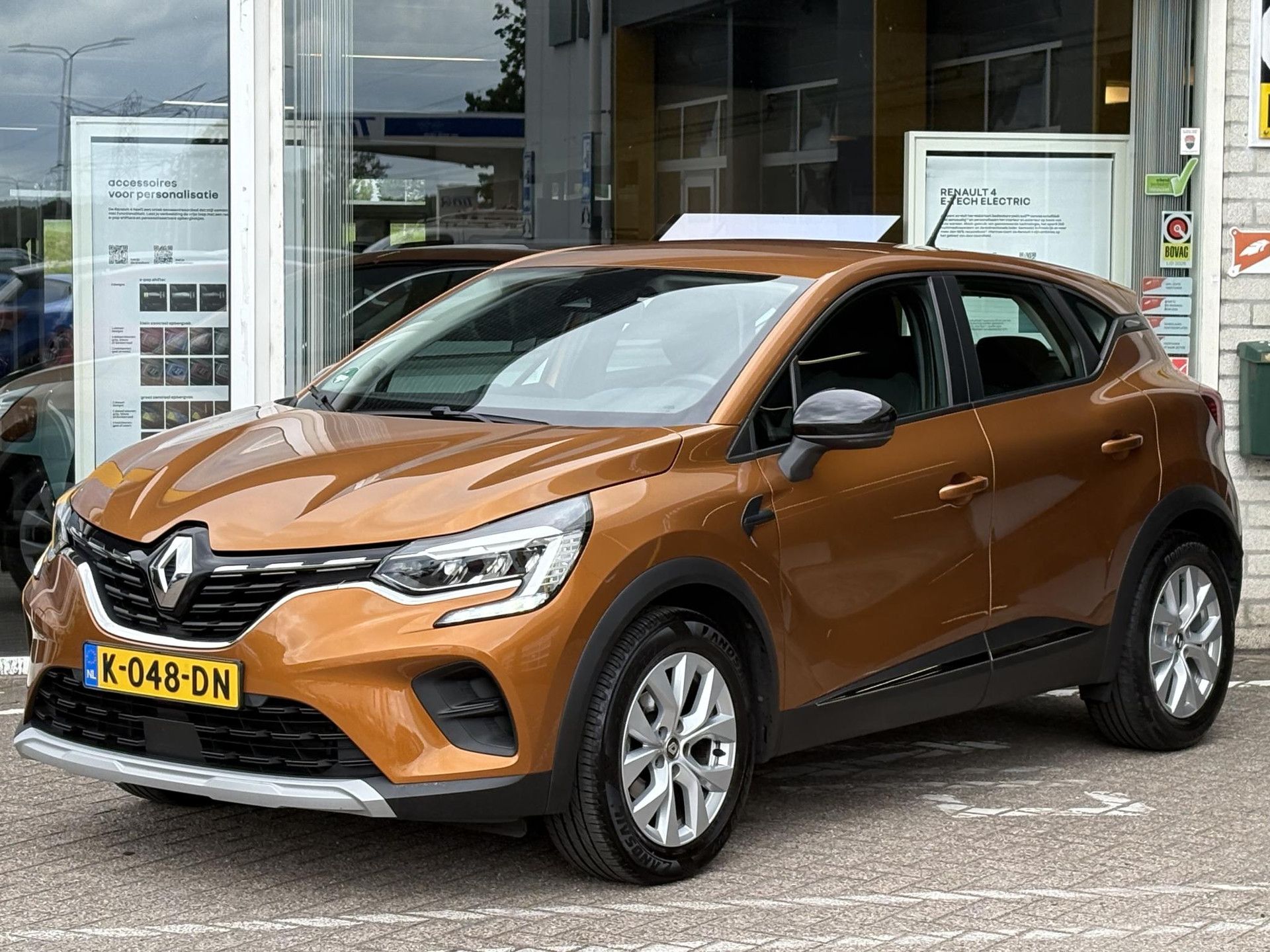 Renault Captur met kenteken K-048-DN – achteraanzicht