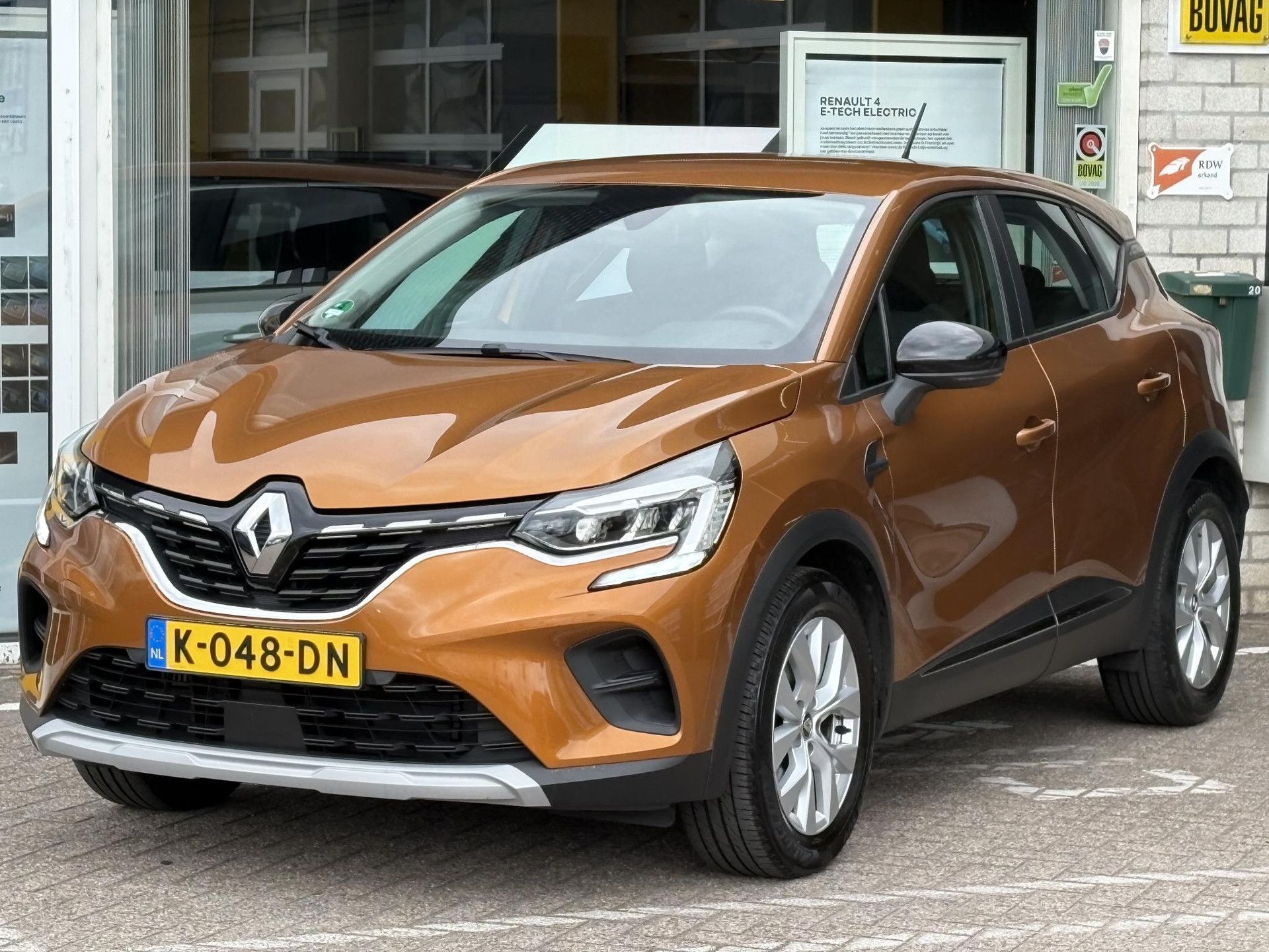 Renault Captur met kenteken K-048-DN – detailfoto