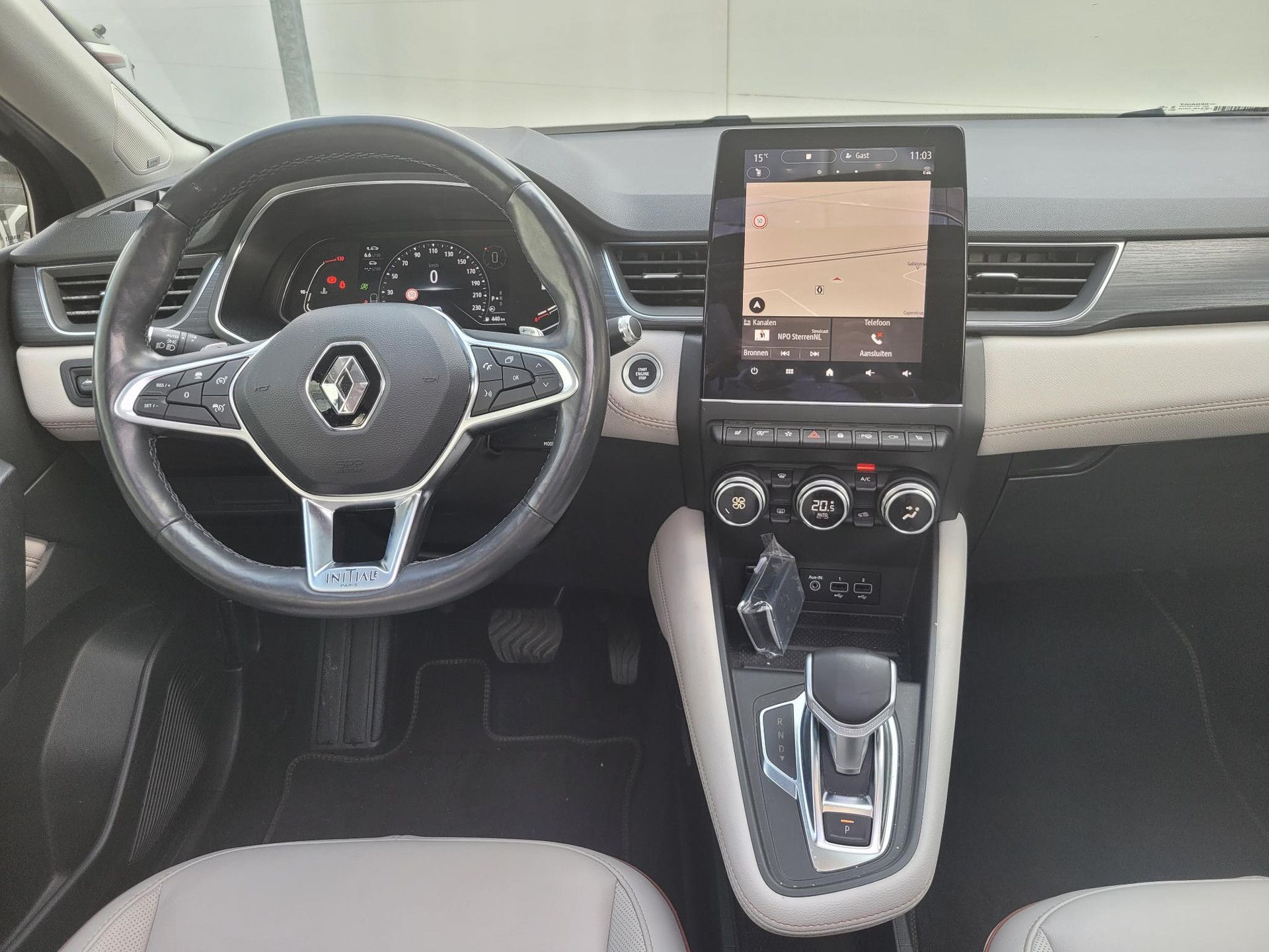 Renault Captur met kenteken K-214-VN – interieur