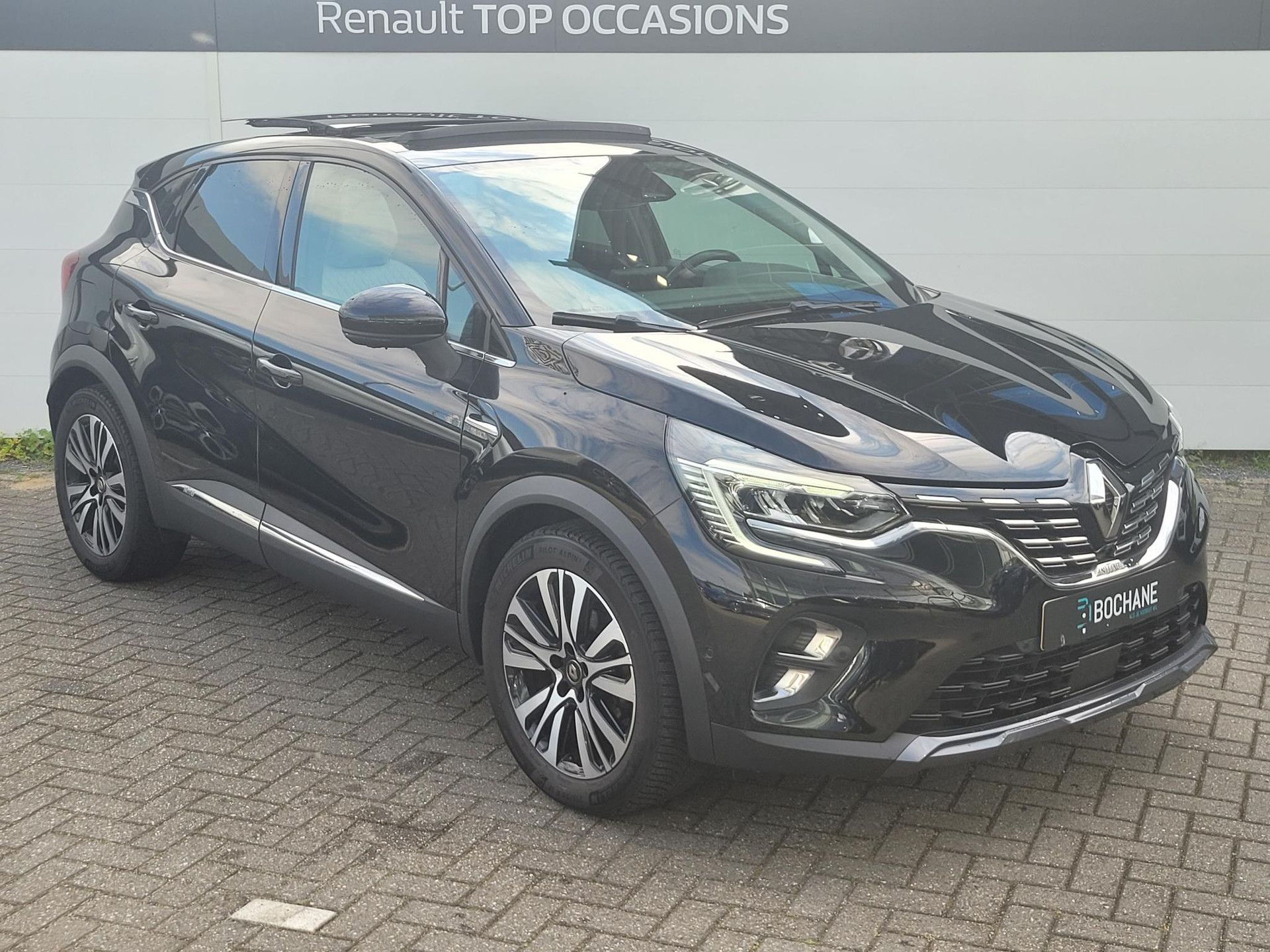 Renault Captur met kenteken K-214-VN – detailfoto