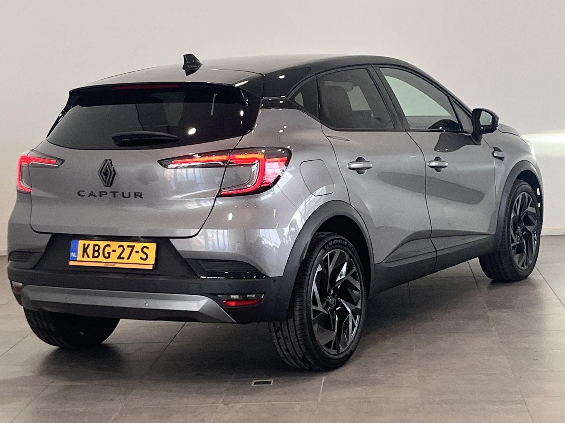 Renault Captur met kenteken KBG-27-S – achteraanzicht
