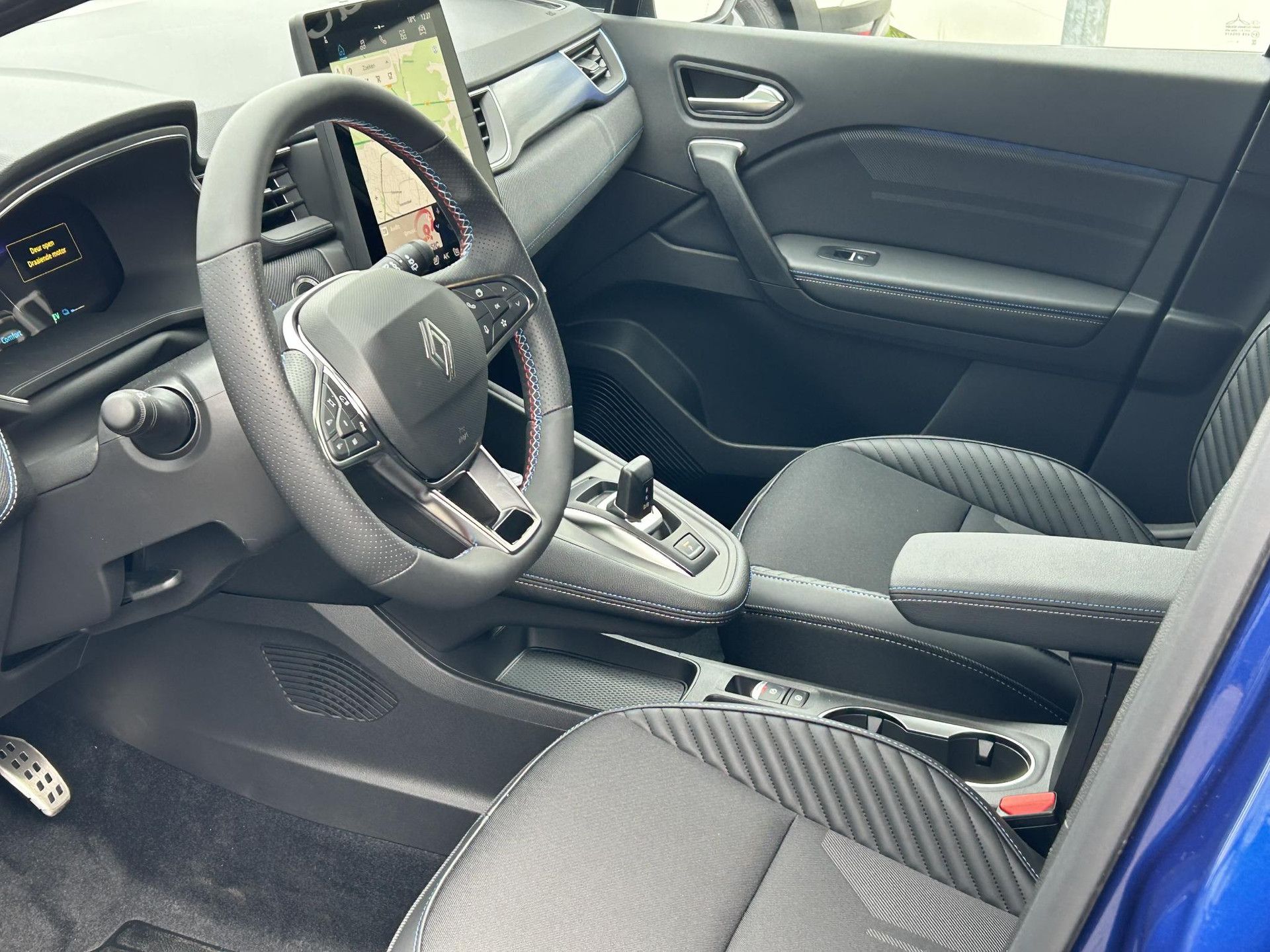 Renault Captur met kenteken KFB-33-X – dashboard