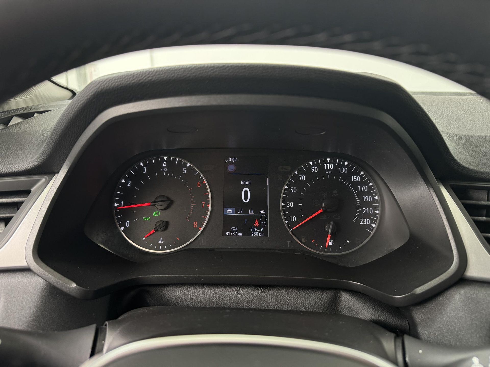 Renault Captur met kenteken N-423-BF – dashboard