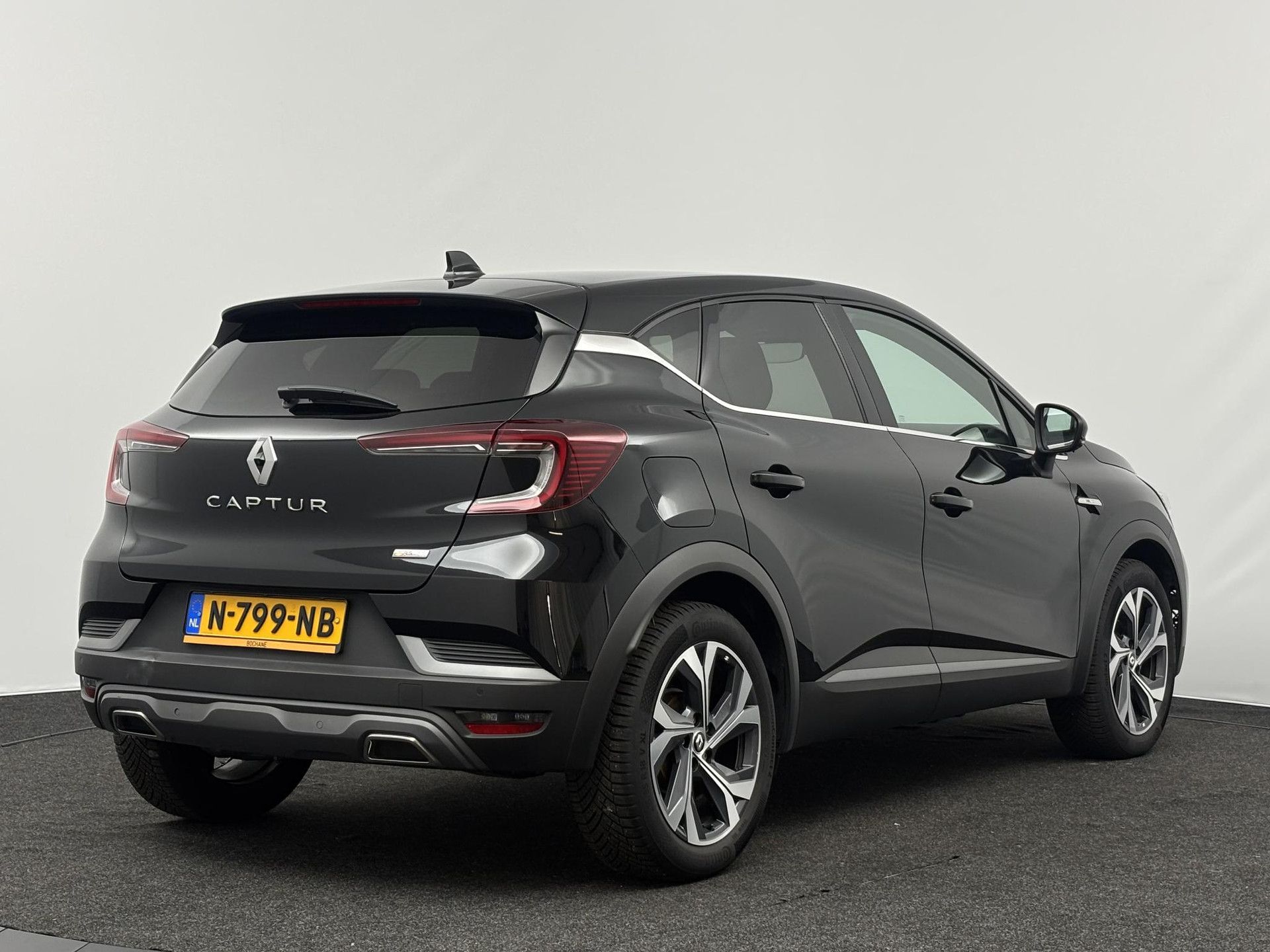 Renault Captur met kenteken N-799-NB – achteraanzicht