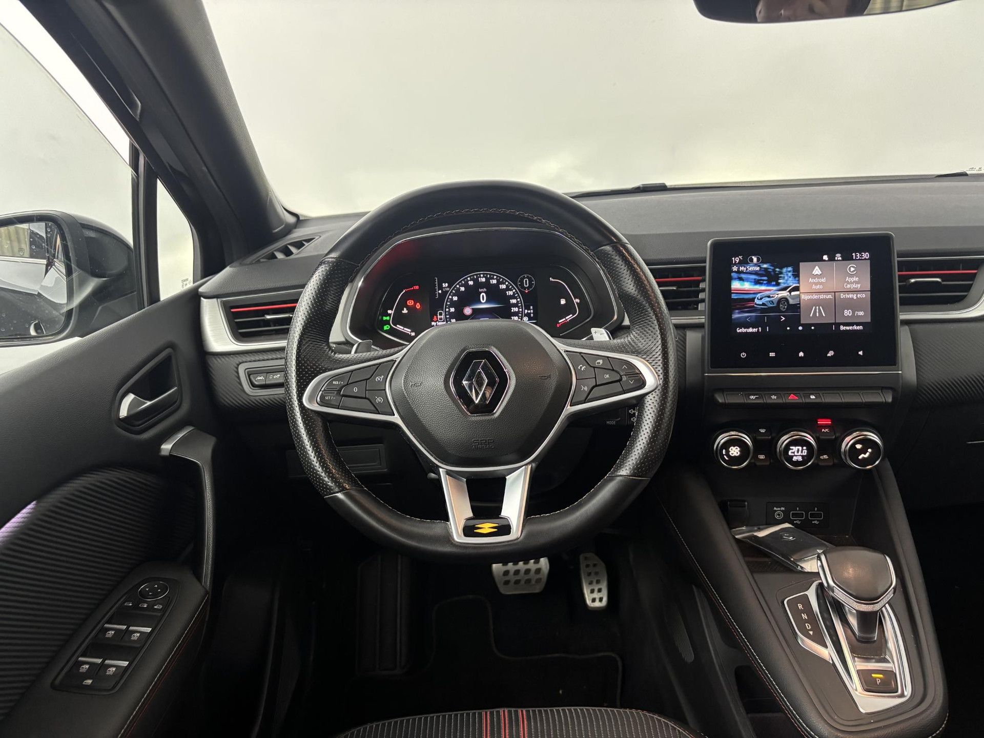 Renault Captur met kenteken N-799-NB – interieur