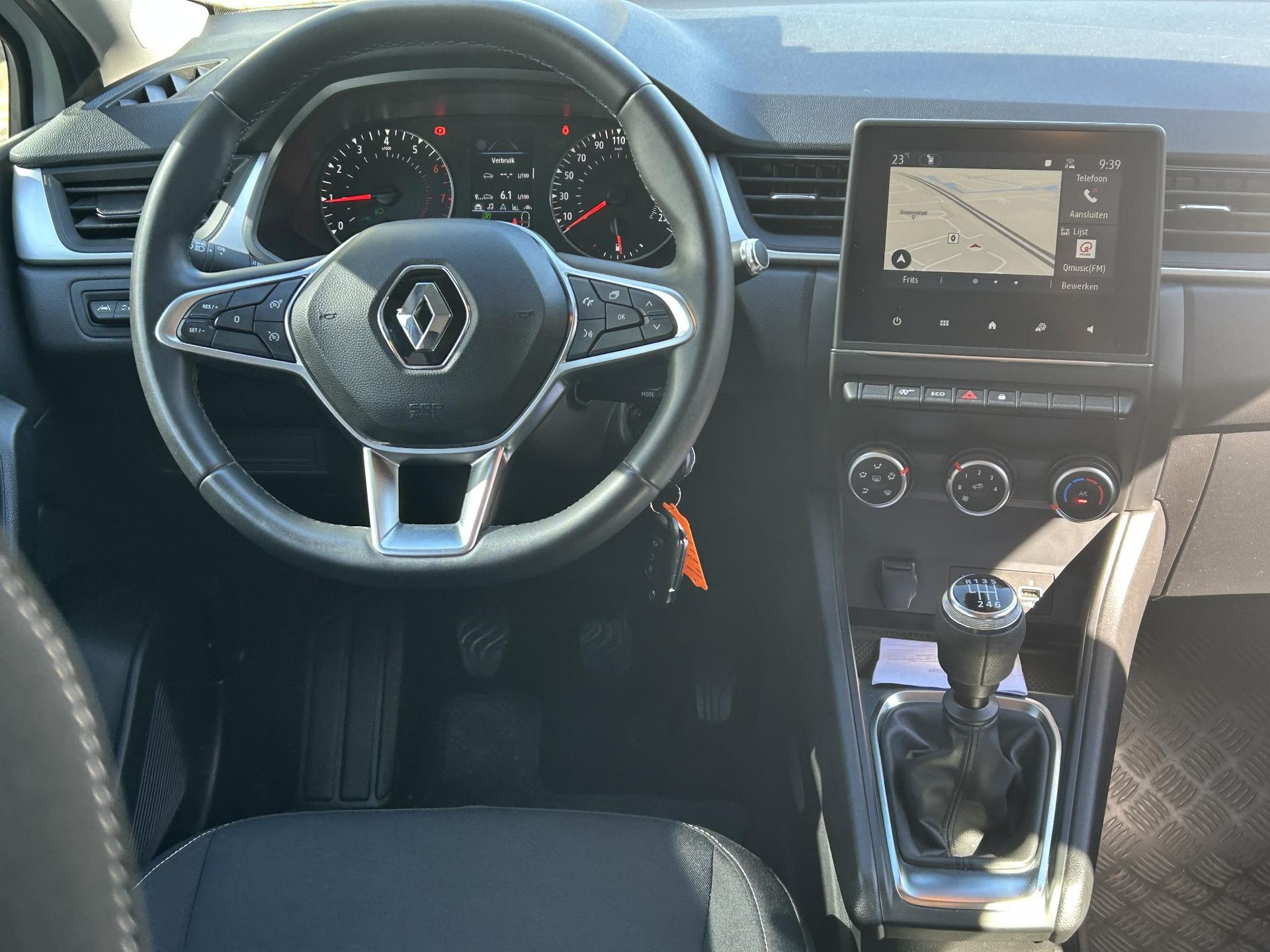 Renault Captur met kenteken P-305-NB – interieur