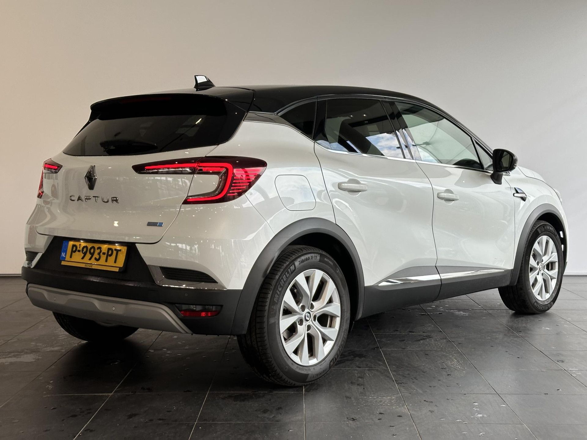 Renault Captur met kenteken P-993-PT – achteraanzicht