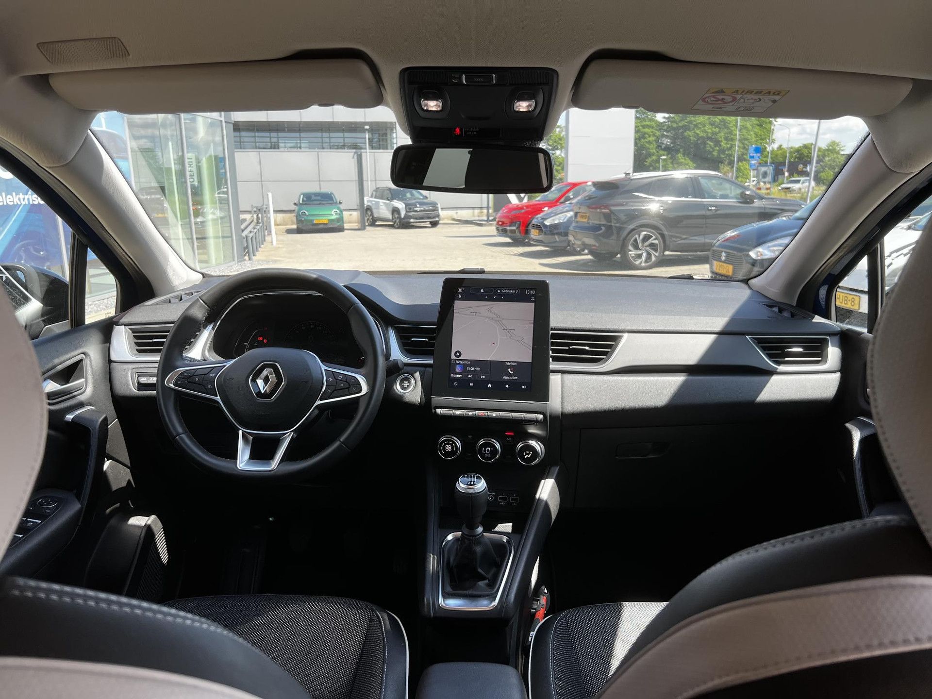 Renault Captur met kenteken R-600-FF – interieur