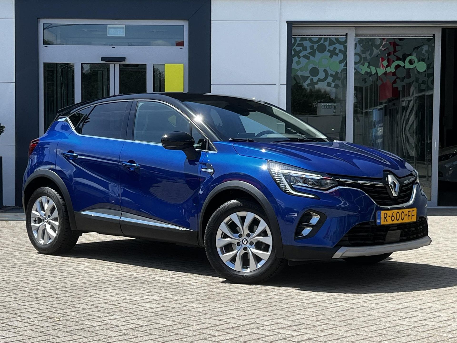 Renault Captur met kenteken R-600-FF – detailfoto