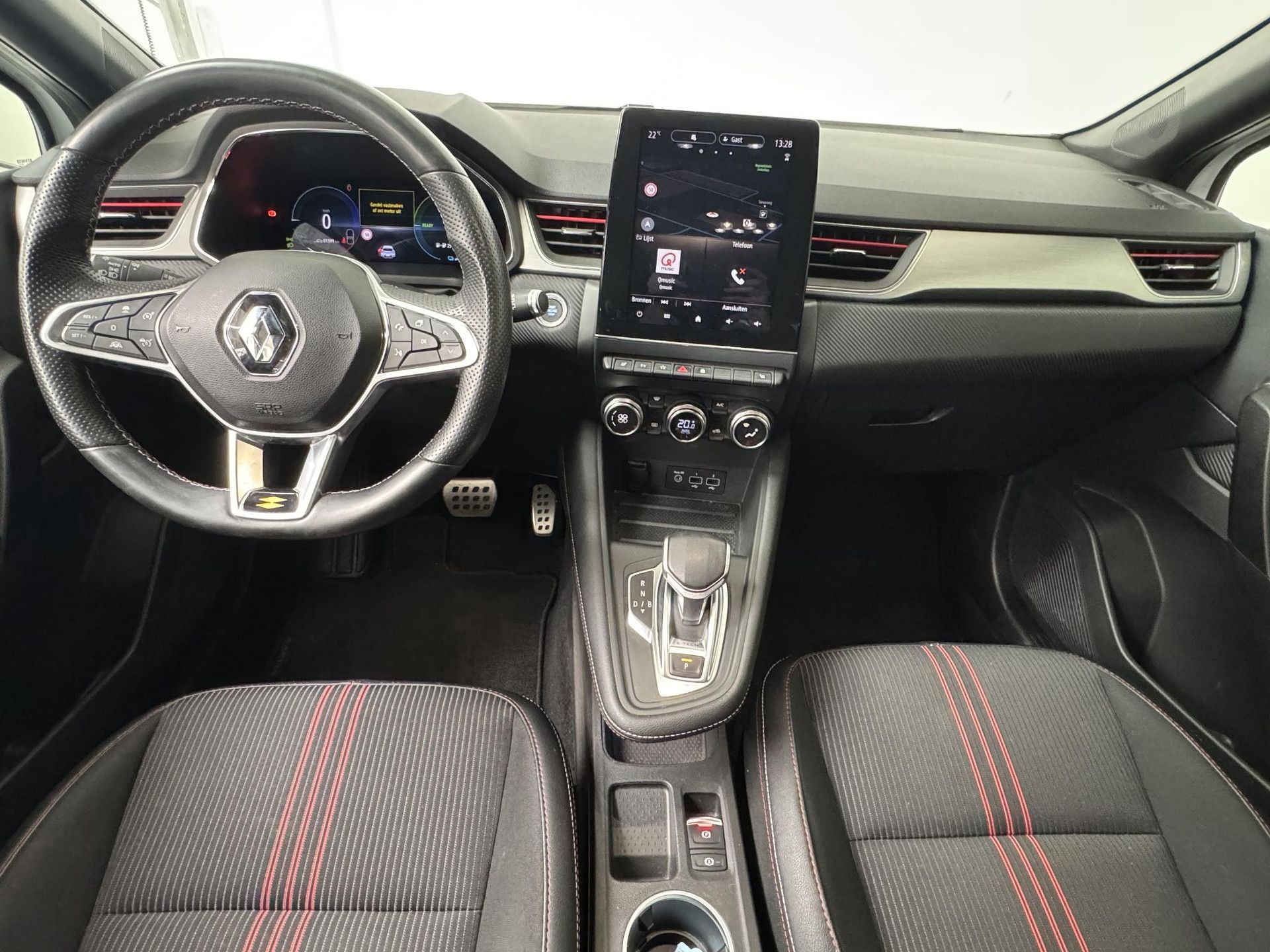 Renault Captur met kenteken S-112-RN – interieur