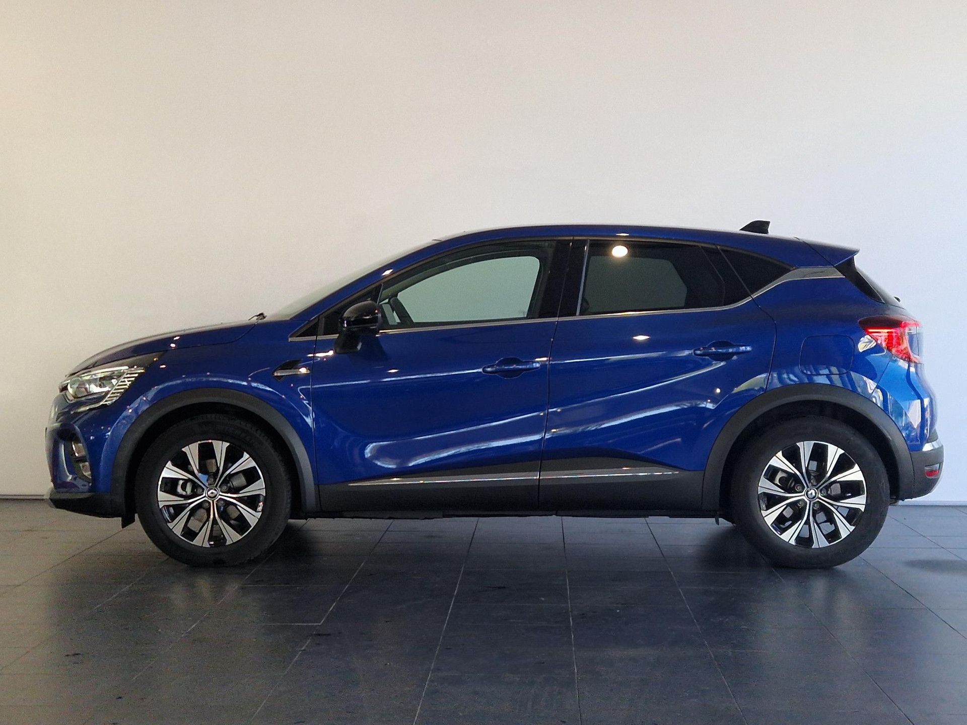 Renault Captur met kenteken S-518-SF – achteraanzicht