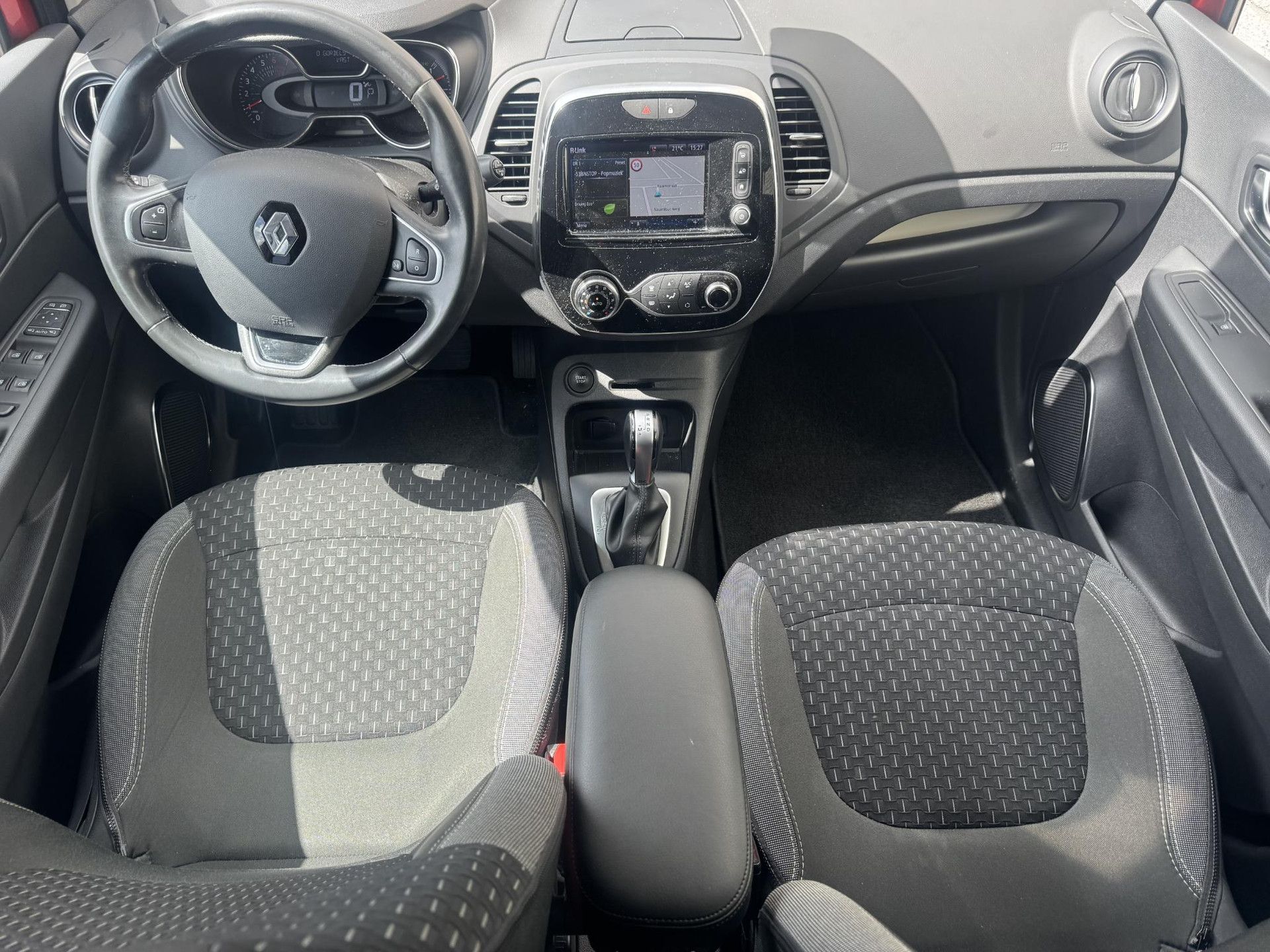 Renault Captur met kenteken SV-370-N – interieur