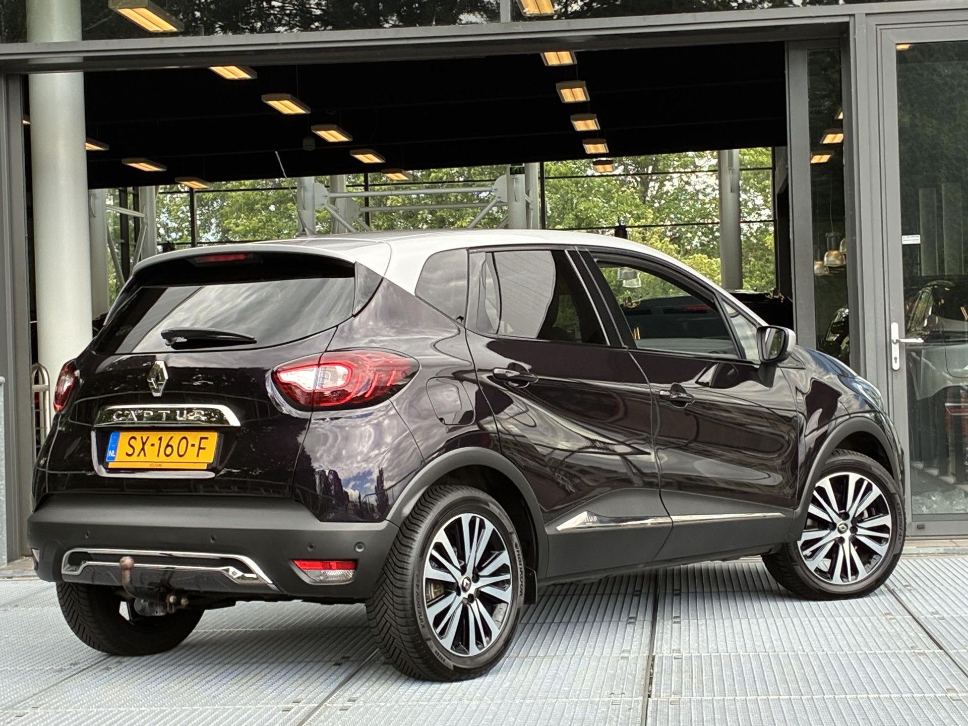 Renault Captur met kenteken SX-160-F – achteraanzicht