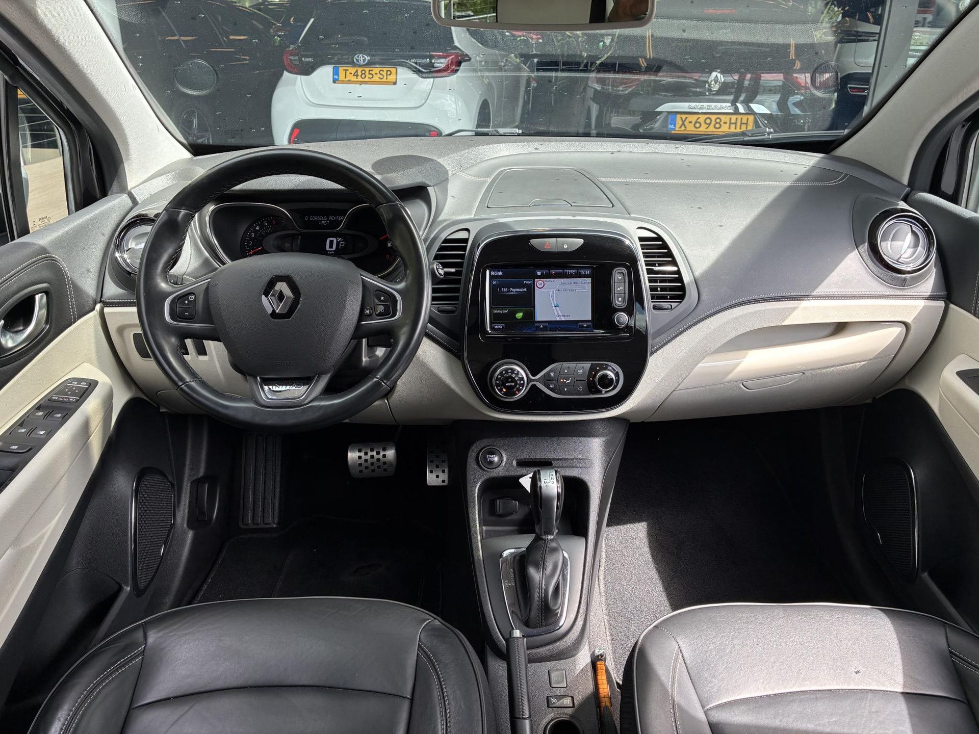 Renault Captur met kenteken SX-160-F – interieur