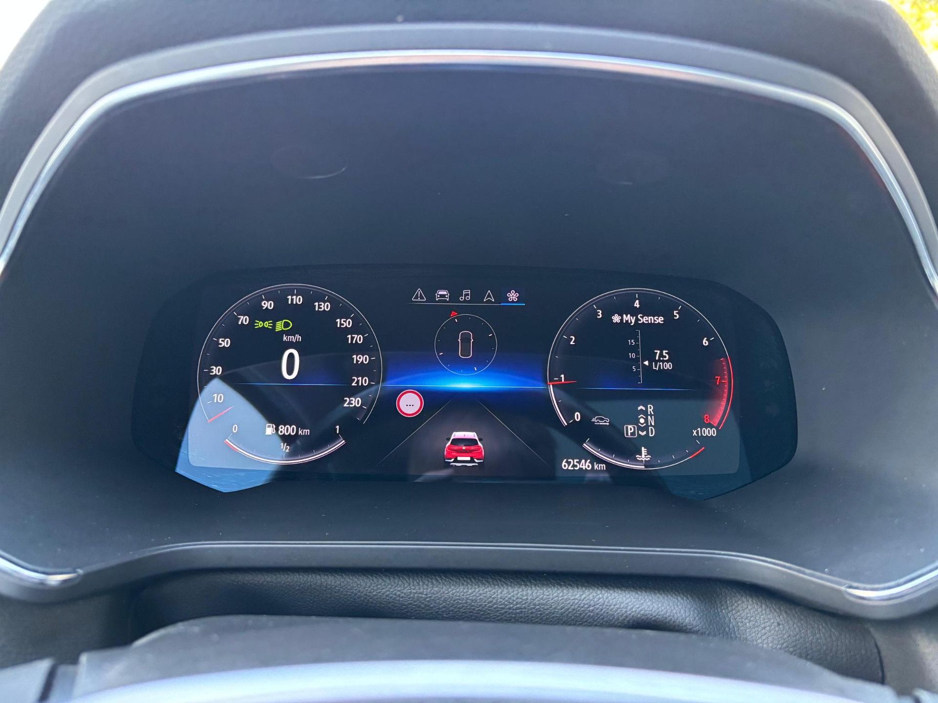 Renault Captur met kenteken X-341-NT – dashboard