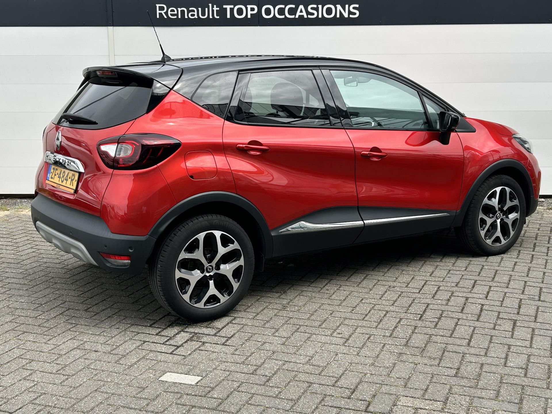Renault Captur met kenteken ZF-484-R – achteraanzicht