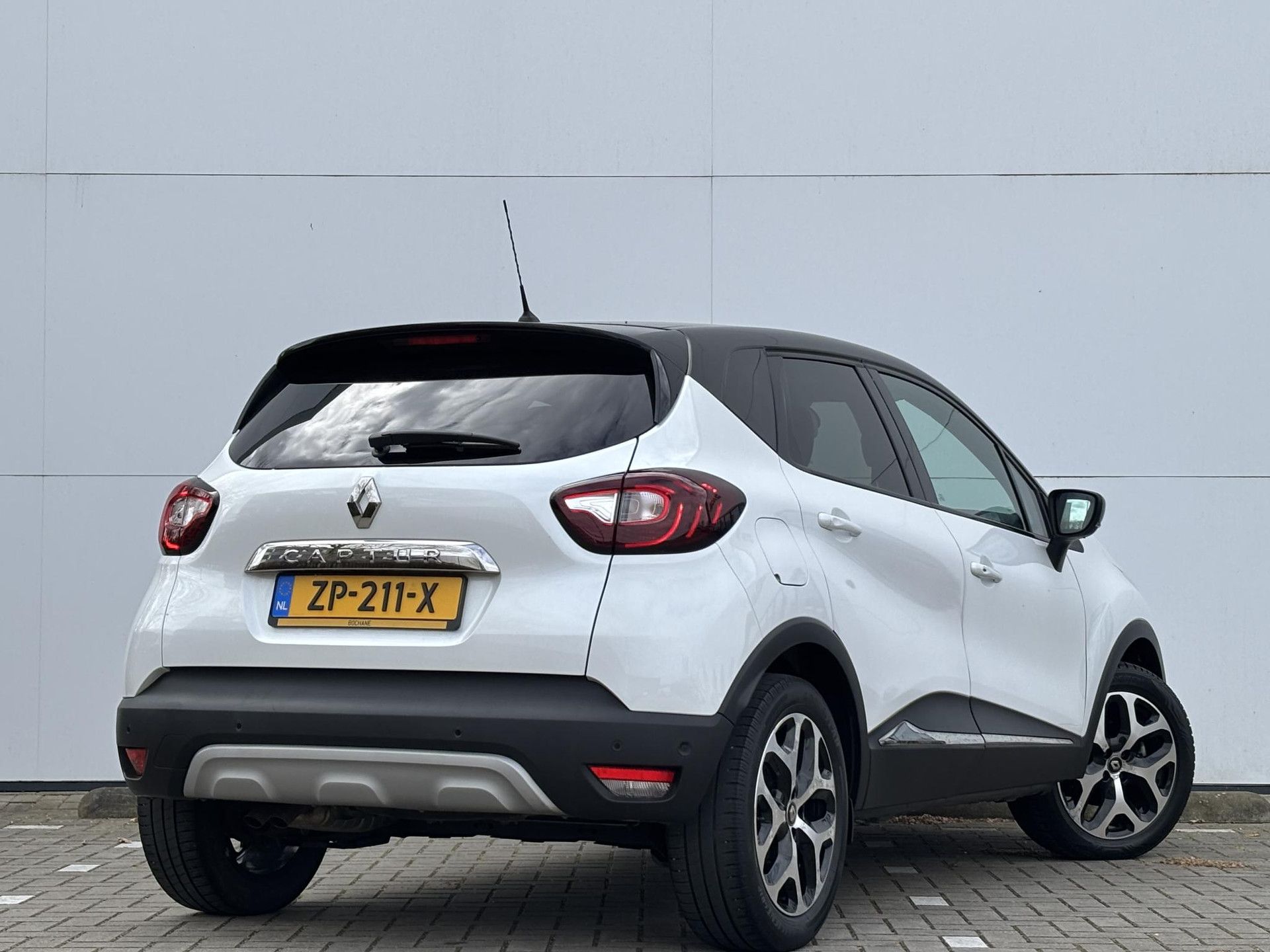 Renault Captur met kenteken ZP-211-X – achteraanzicht