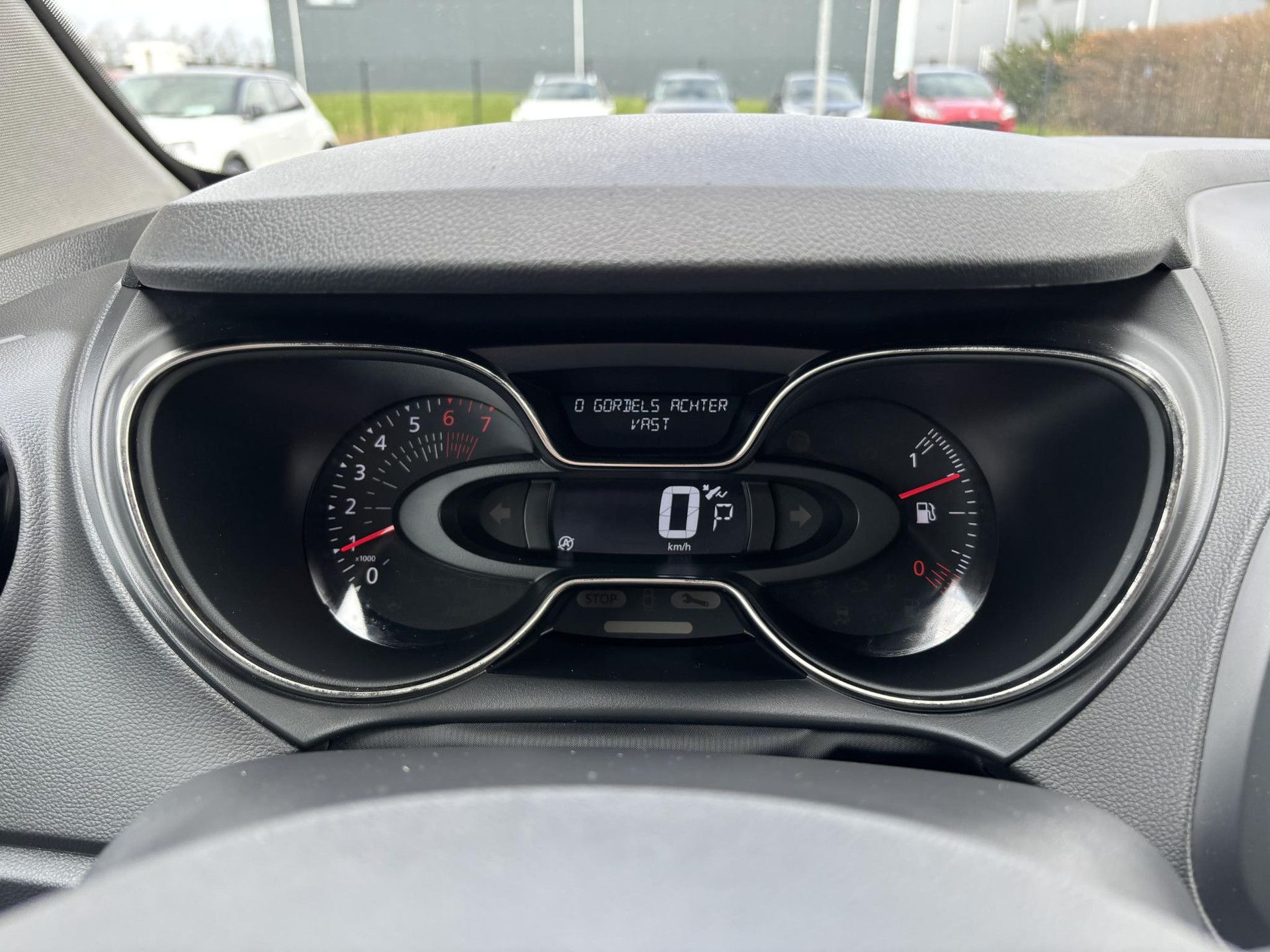 Renault Captur met kenteken ZP-211-X – dashboard