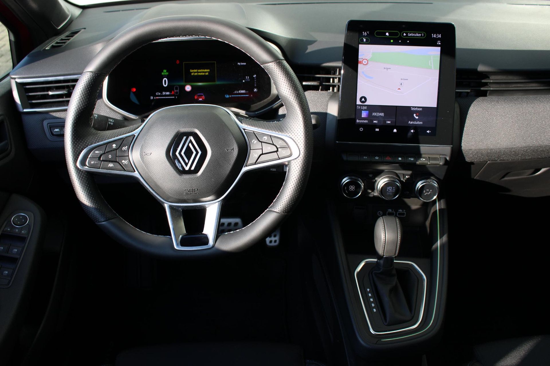 Renault Clio met kenteken GBZ-31-F – interieur