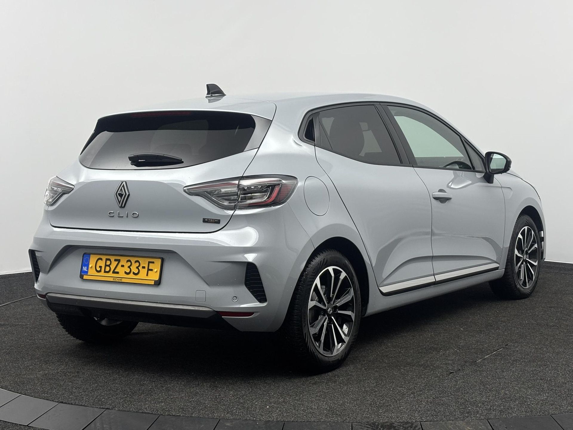 Renault Clio met kenteken GBZ-33-F – achteraanzicht