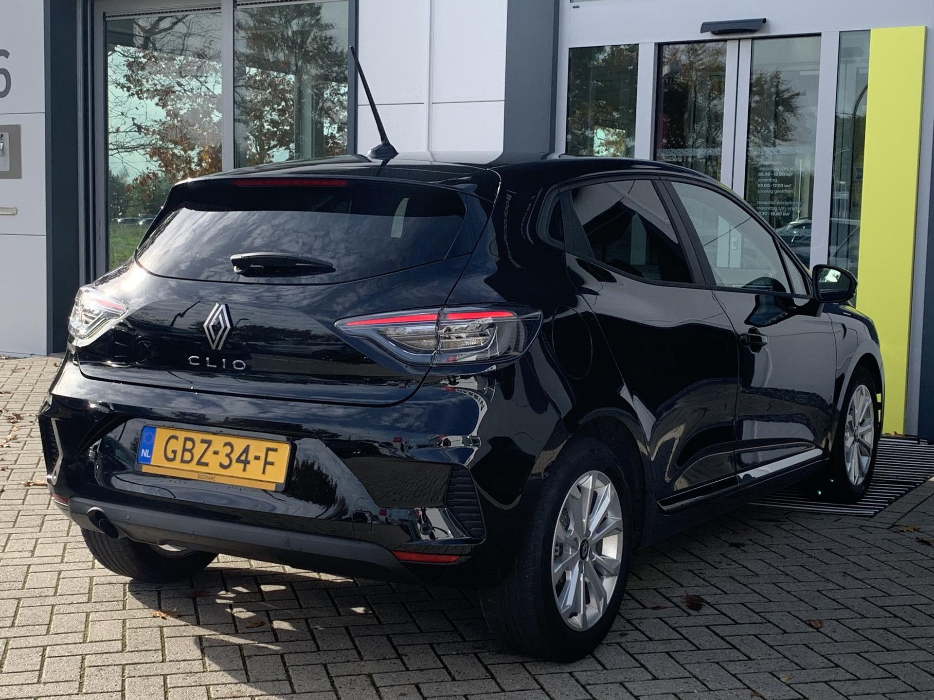 Renault Clio met kenteken GBZ-34-F – achteraanzicht