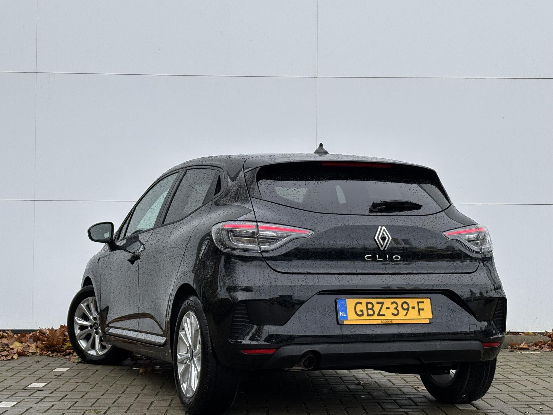Renault Clio met kenteken GBZ-39-F – achteraanzicht