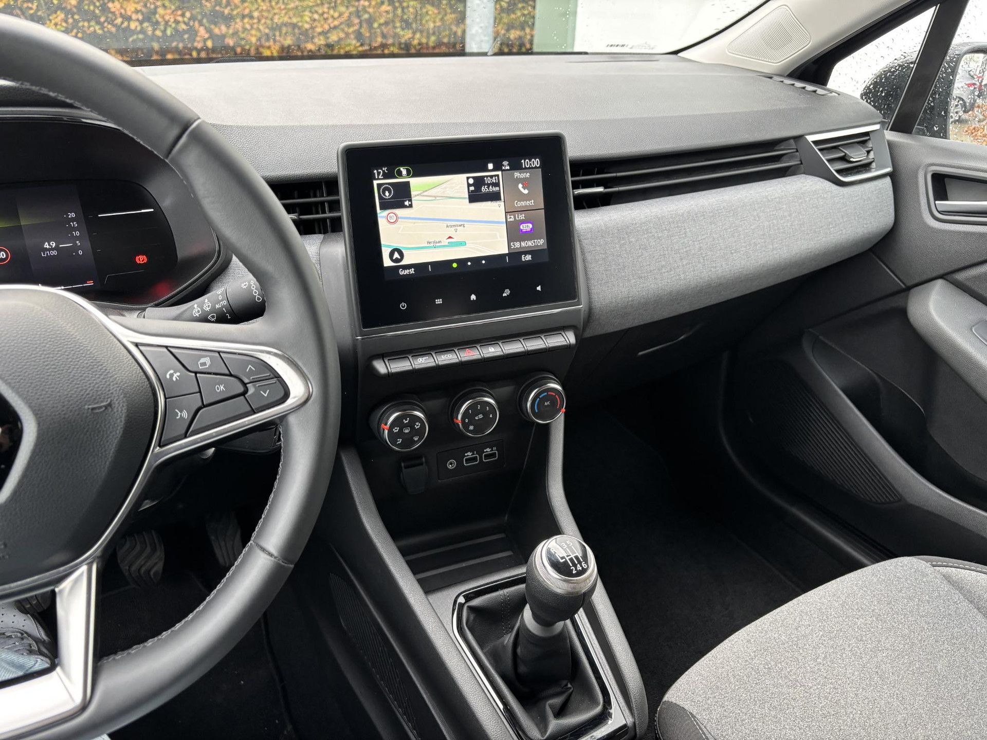 Renault Clio met kenteken GBZ-39-F – interieur