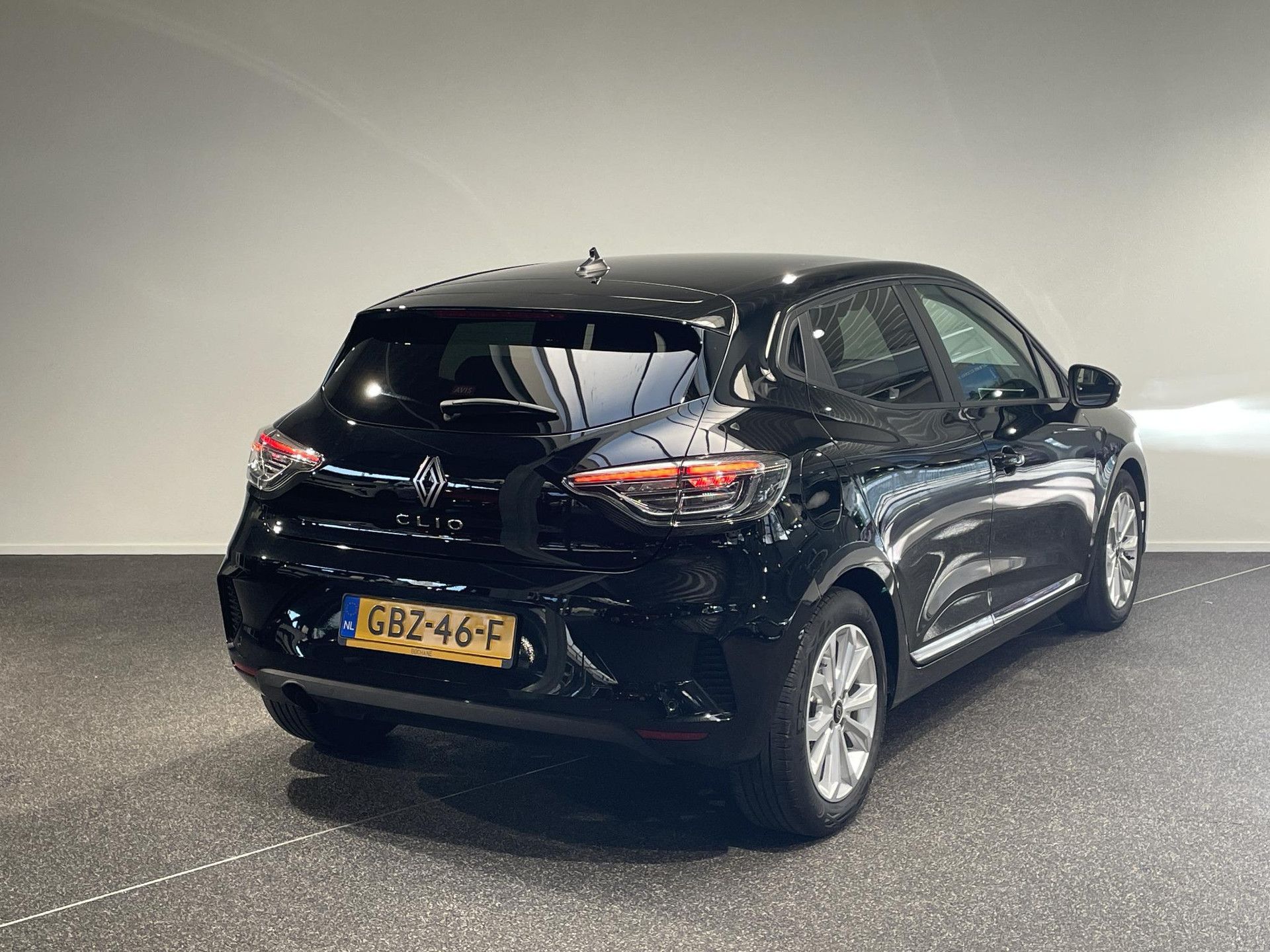 Renault Clio met kenteken GBZ-46-F – achteraanzicht
