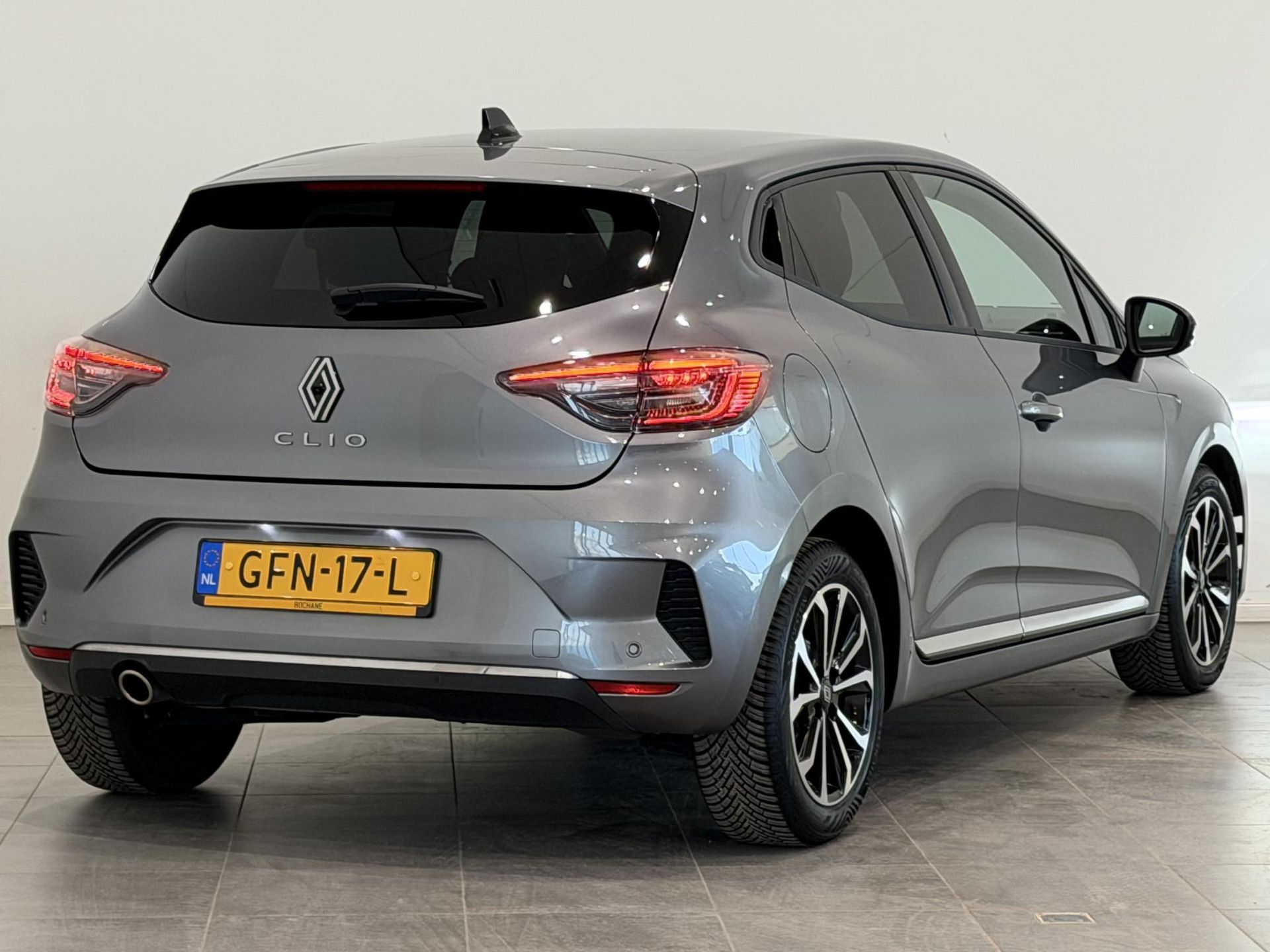Renault Clio met kenteken GFN-17-L – achteraanzicht