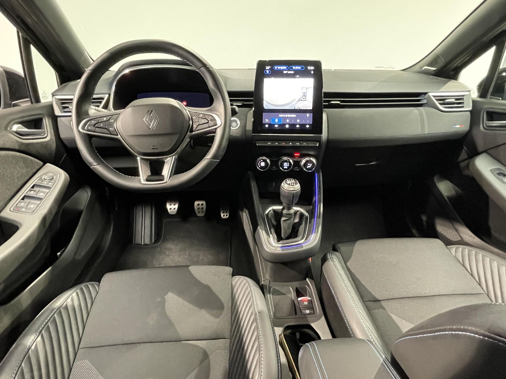 Renault Clio met kenteken GLJ-82-R – interieur