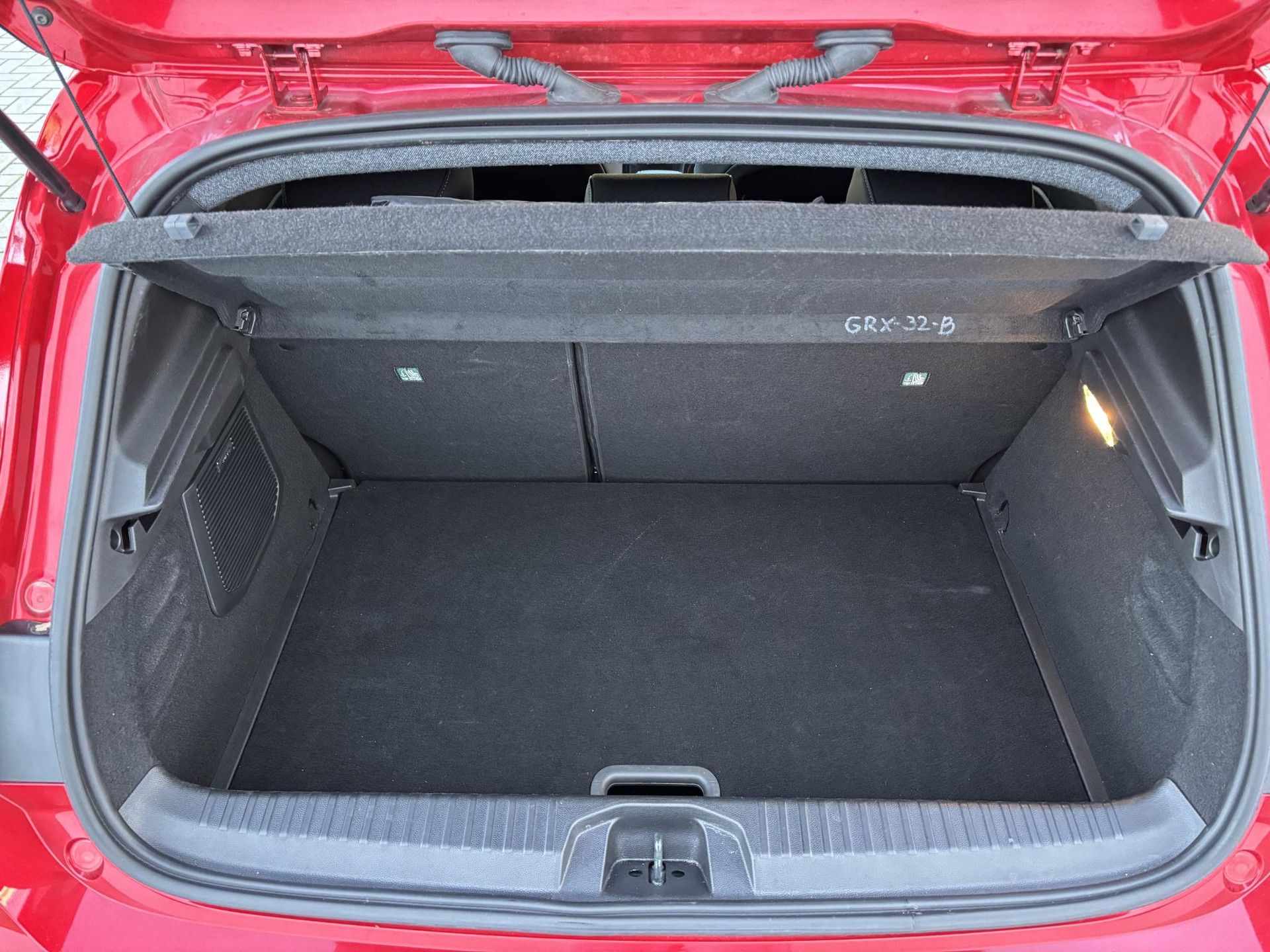 Renault Clio met kenteken GRX-32-B – detailfoto