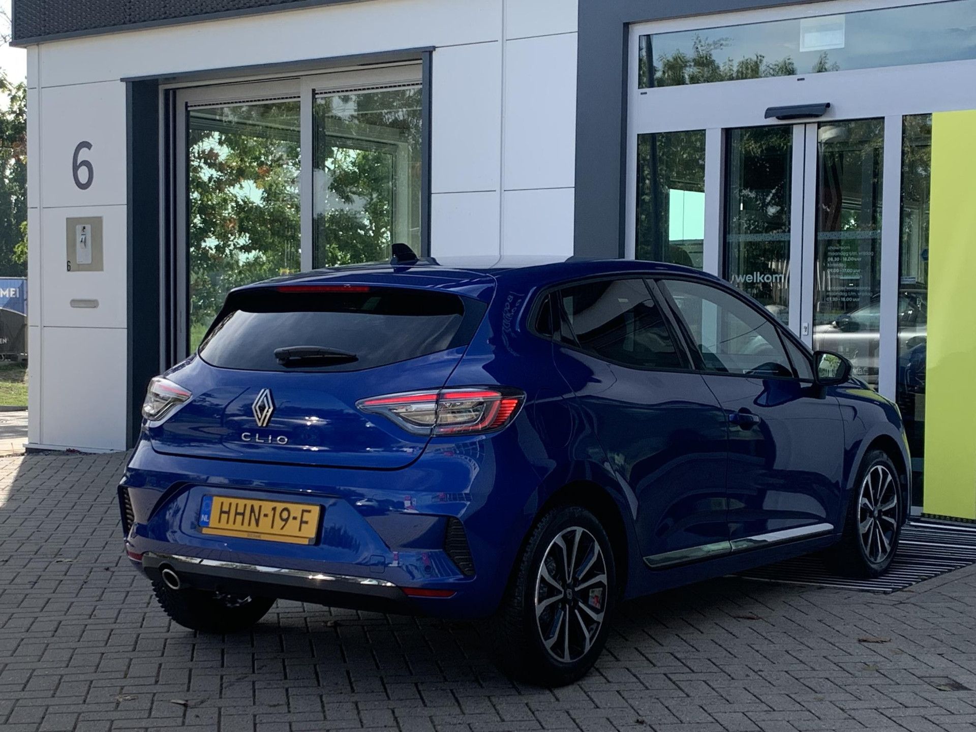 Renault Clio met kenteken HHN-19-F – achteraanzicht