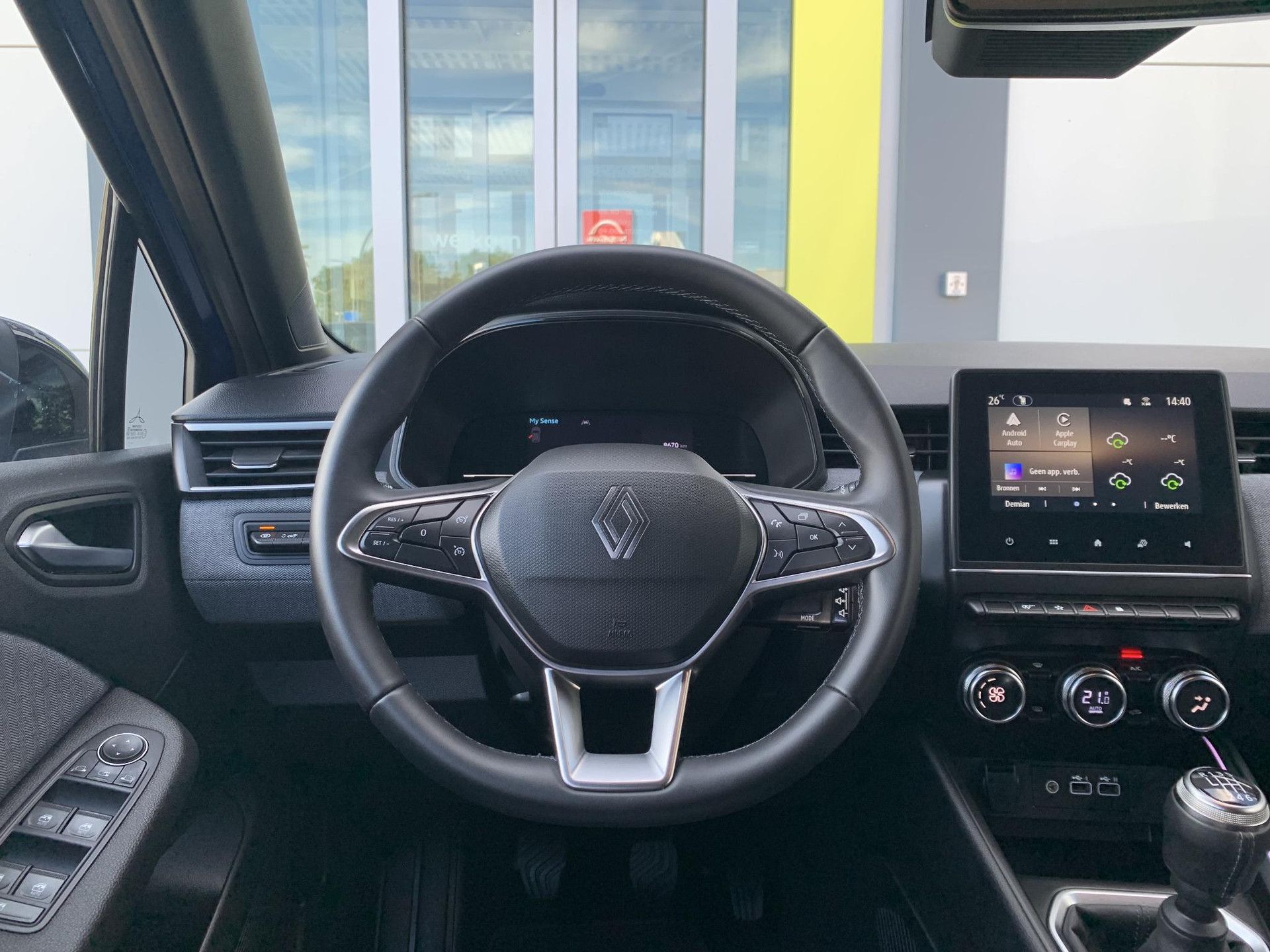 Renault Clio met kenteken HHN-19-F – interieur