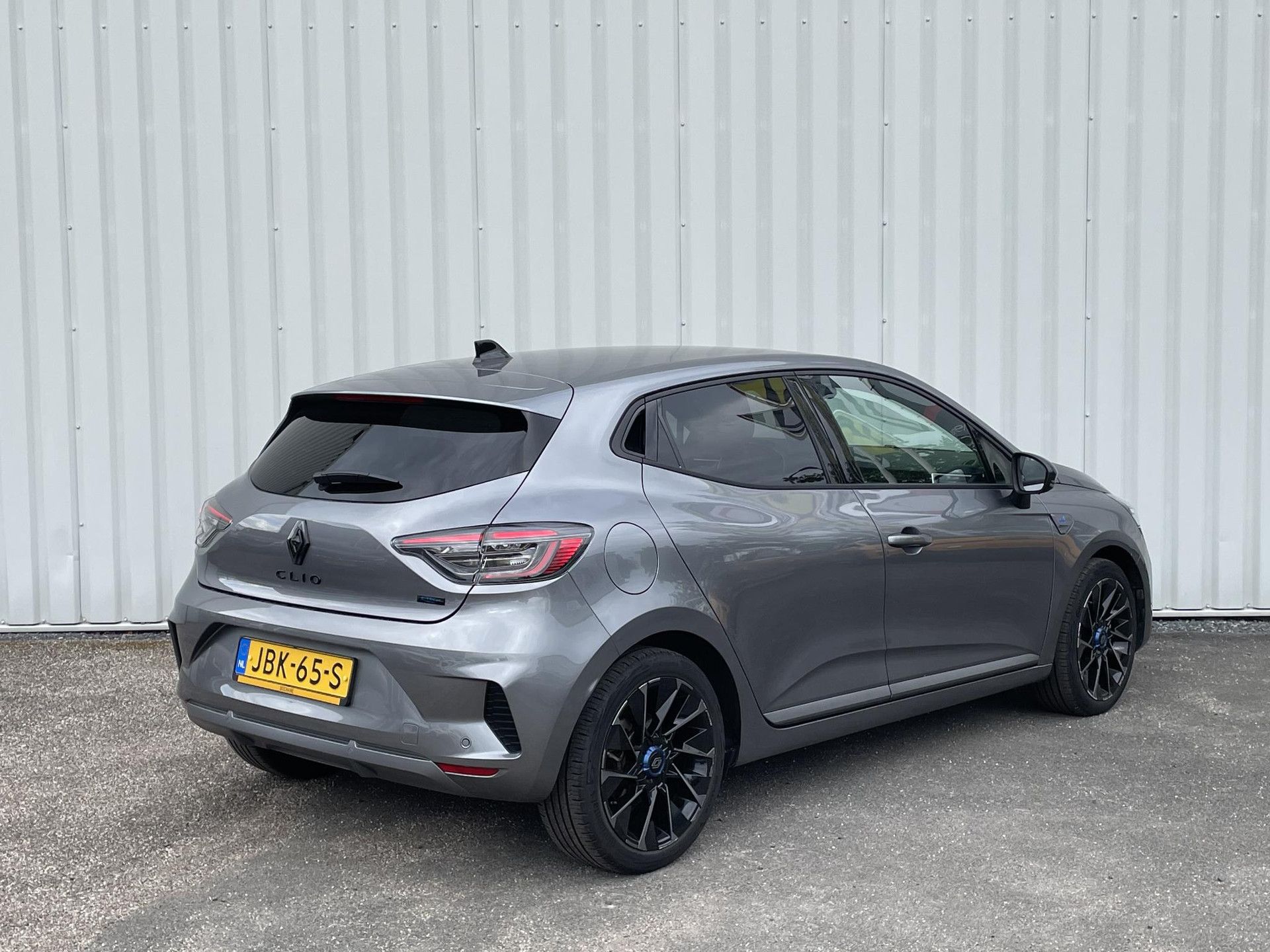 Renault Clio met kenteken JBK-65-S – achteraanzicht
