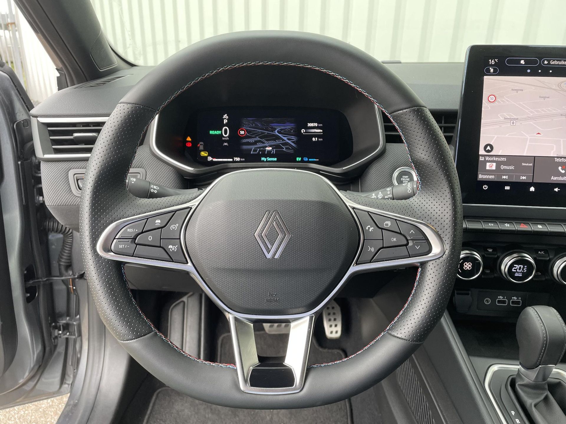 Renault Clio met kenteken JBK-65-S – interieur