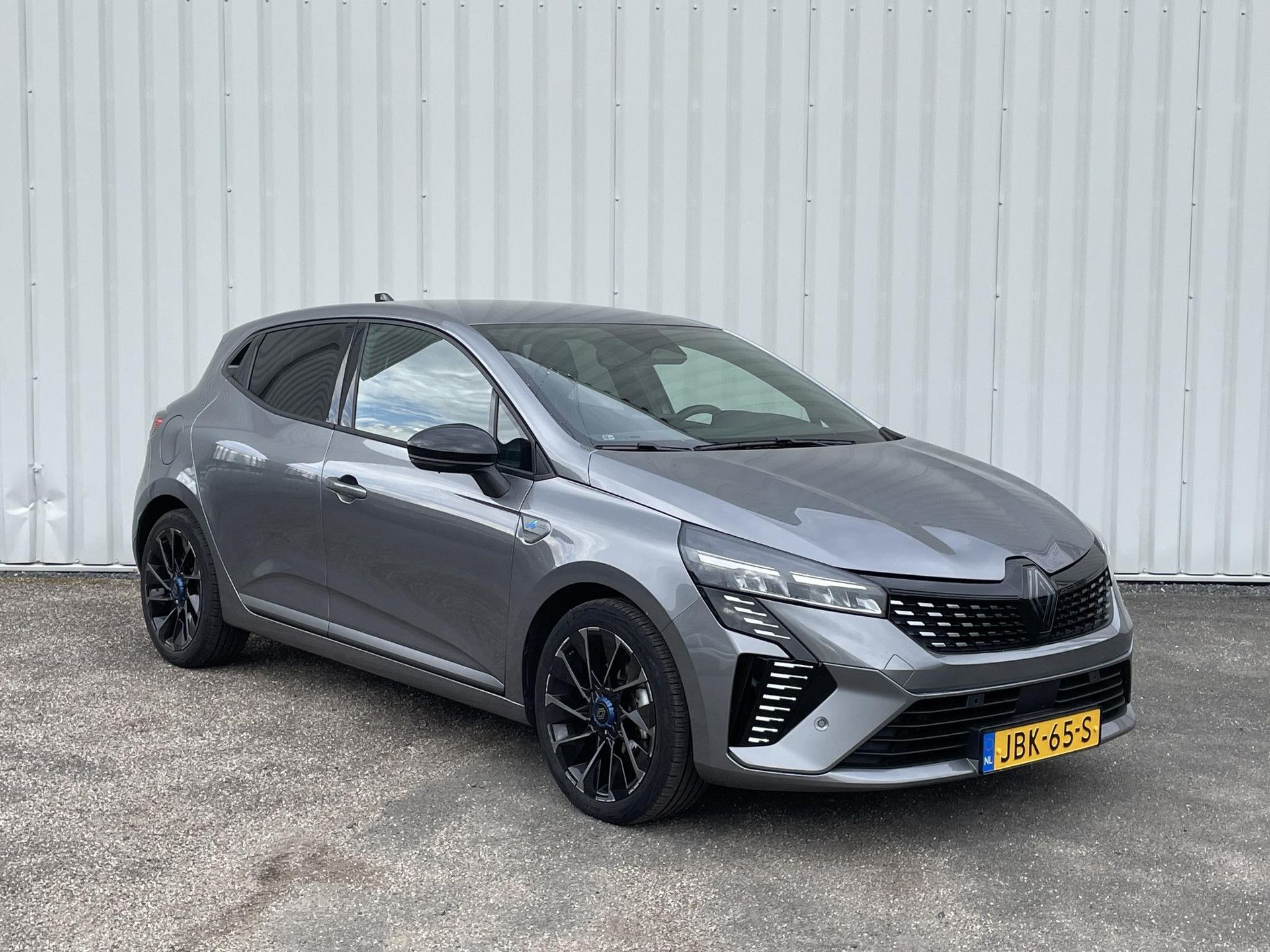 Renault Clio met kenteken JBK-65-S – detailfoto