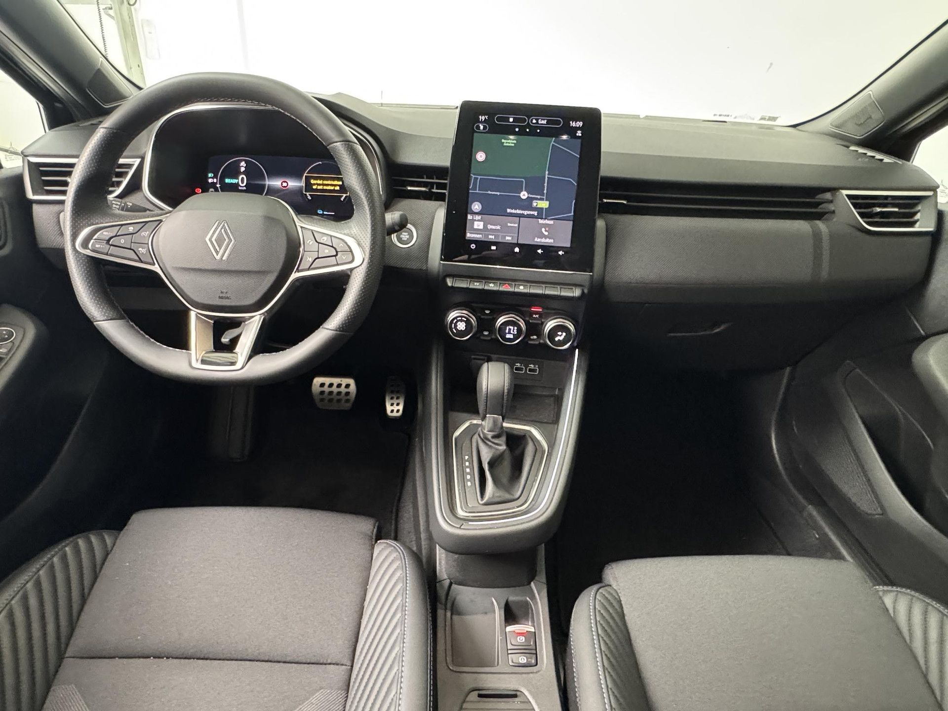 Renault Clio met kenteken JDG-04-B – interieur