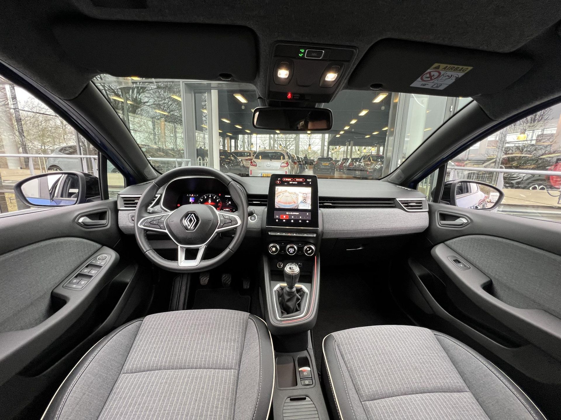 Renault Clio met kenteken X-507-HT – interieur