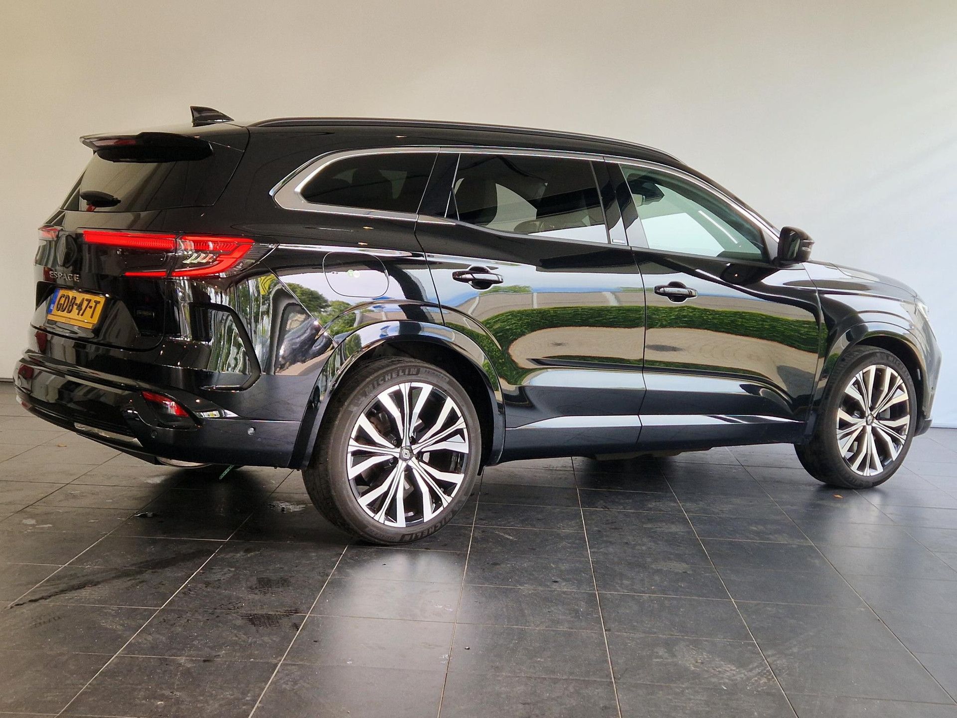 Renault Espace met kenteken GDB-47-T – achteraanzicht